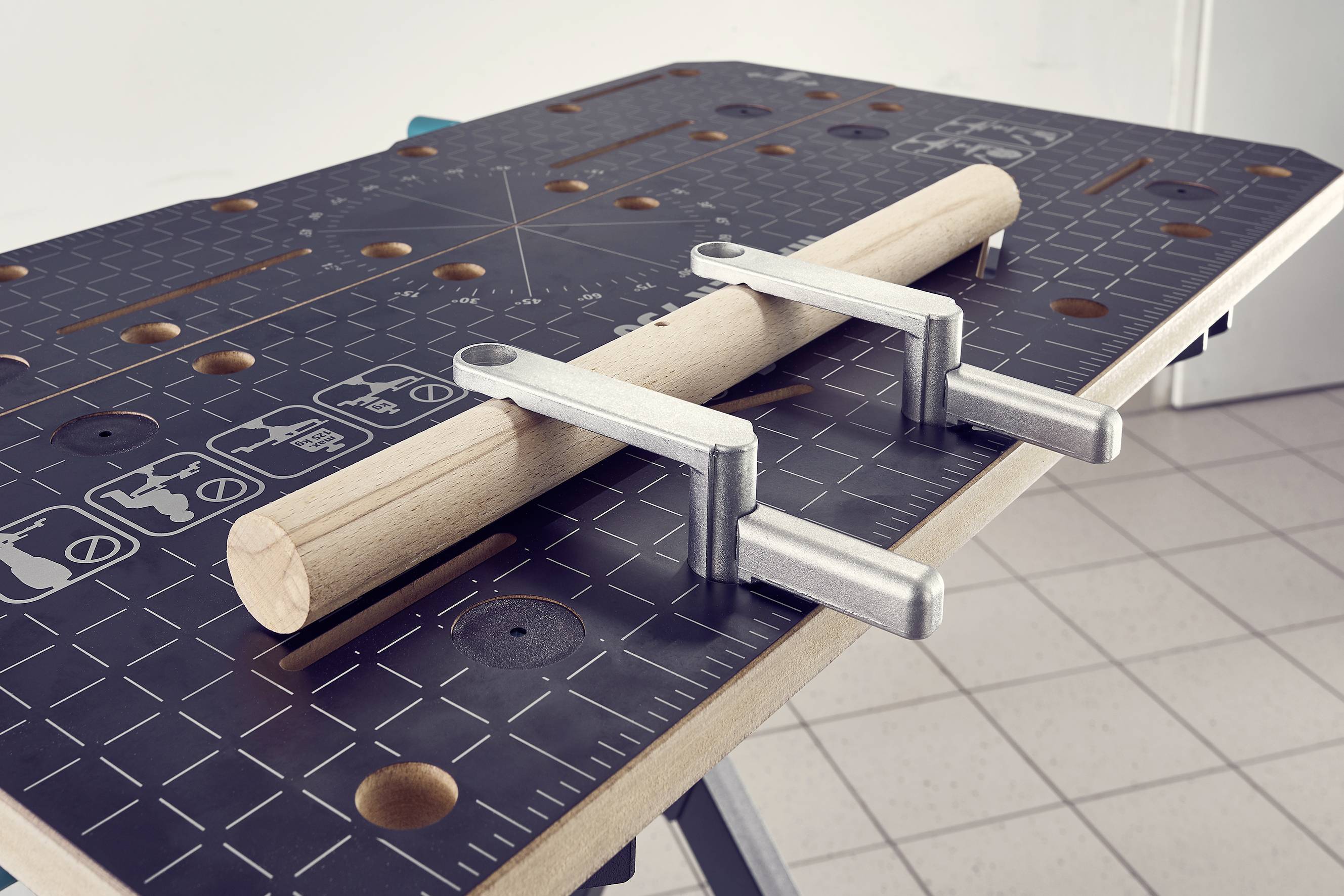 Wolfcraft 6871000 Table de serrage Master 750 Ergo 13.2 kg noir, argent