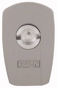 Couvercle avec un trou central fileté et le lettrage estampé 'EATON'.