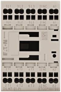 Un contacteur Eaton, modèle DILM7-01-PI, avec différentes bornes de connexion pour des applications de commande.