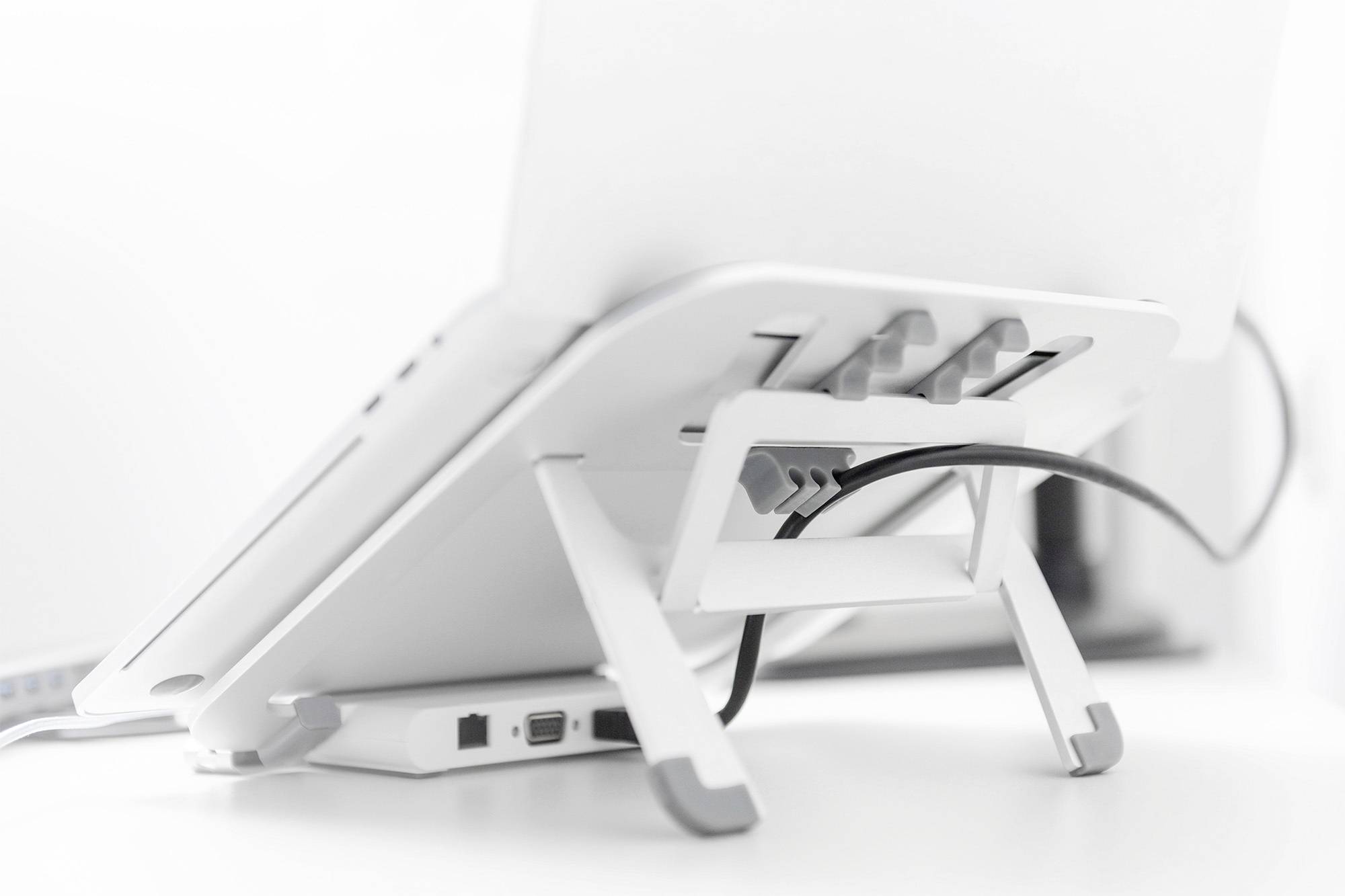 Digitus Support d'ordinateur portable pour le fonctionnement de plusieurs écrans, réglable en hauteur, fonction hub USB