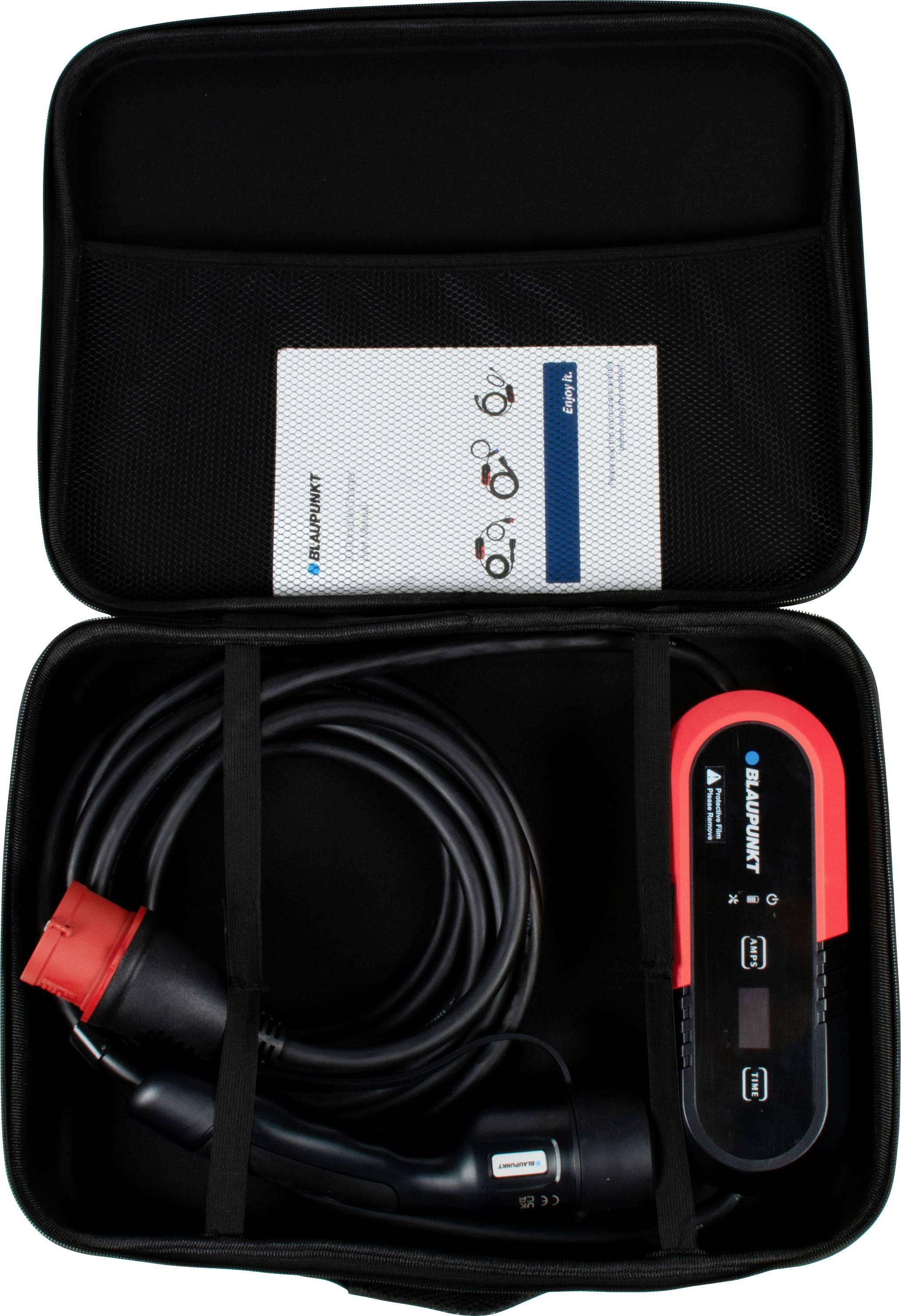 Chargeur dans un sac ouvert avec un câble et un mode d'emploi.