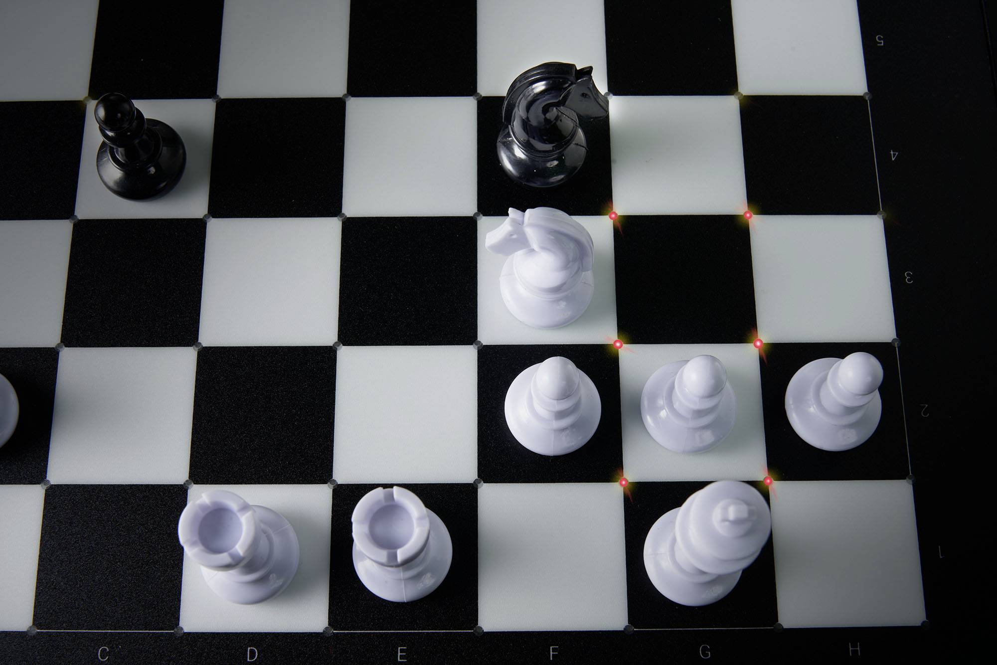 Millennium eONE Jeu d'échecs électronique Bluetooth® + USB