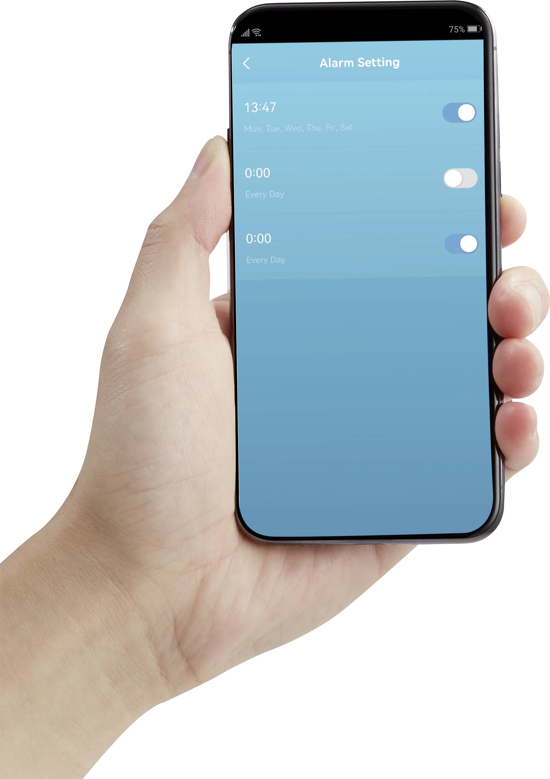 Une main tient un smartphone à l'écran bleu. Les paramètres d'alarme affichent un réveil activé à 13h47 et deux alarmes désactivées.
