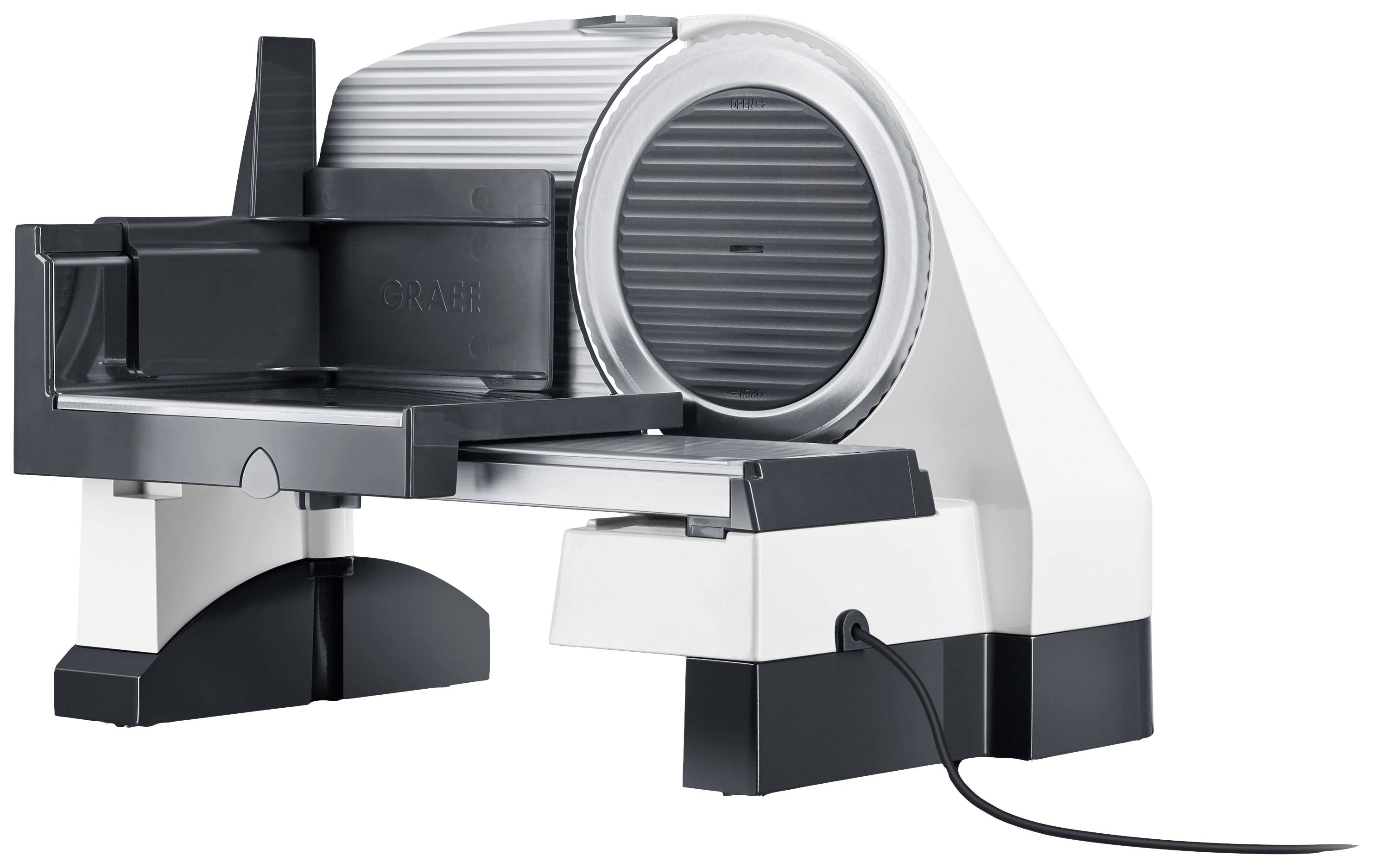 Machine de découpe électrique universelle en blanc et noir, pour couper le pain, la viande et le fromage. Lame circulaire et fonctions de sécurité visibles.