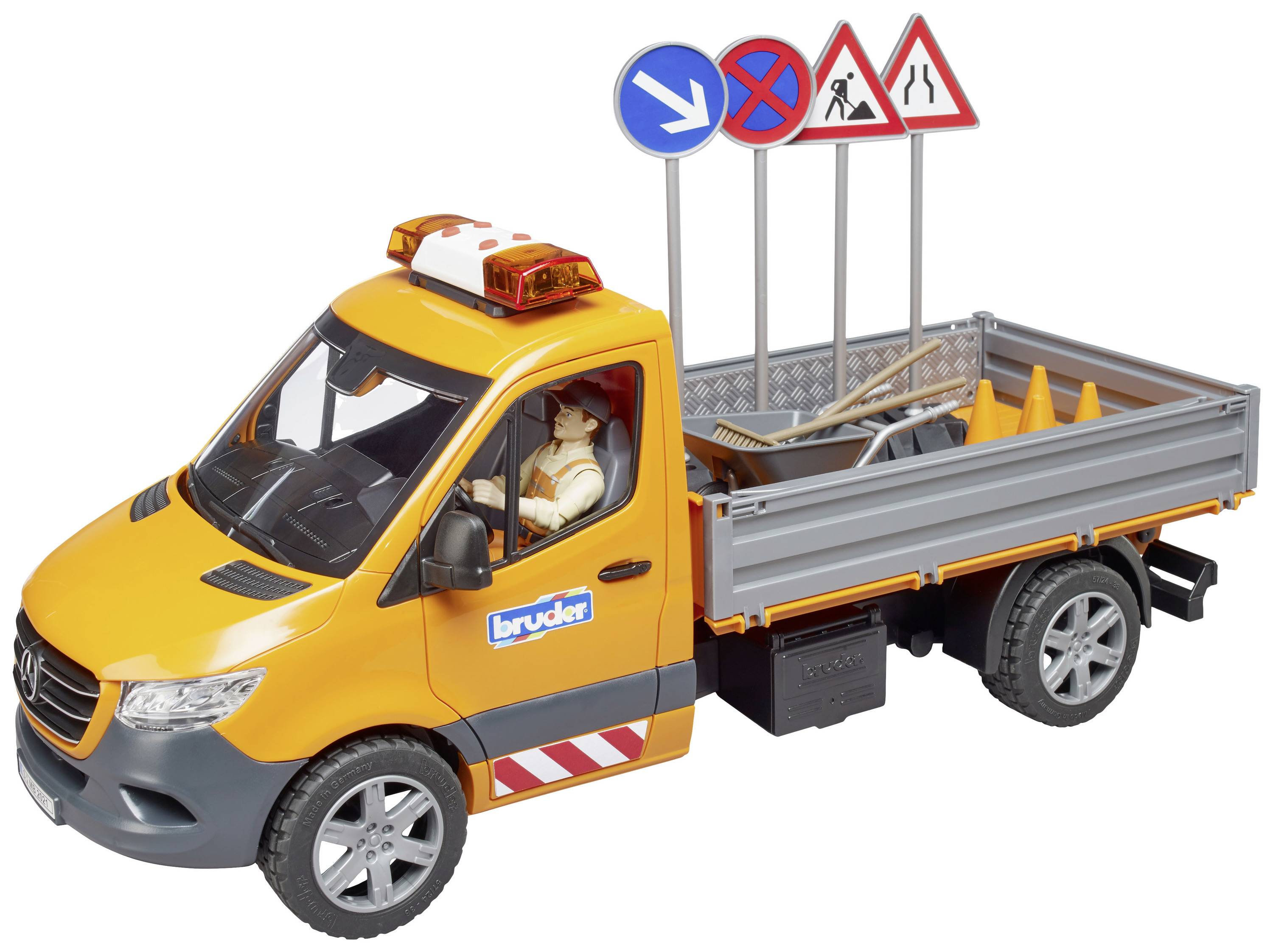 Un camion-jouet jaune avec des panneaux de signalisation routière sur sa benne, dont un panneau d'interdiction et des panneaux de chantier.