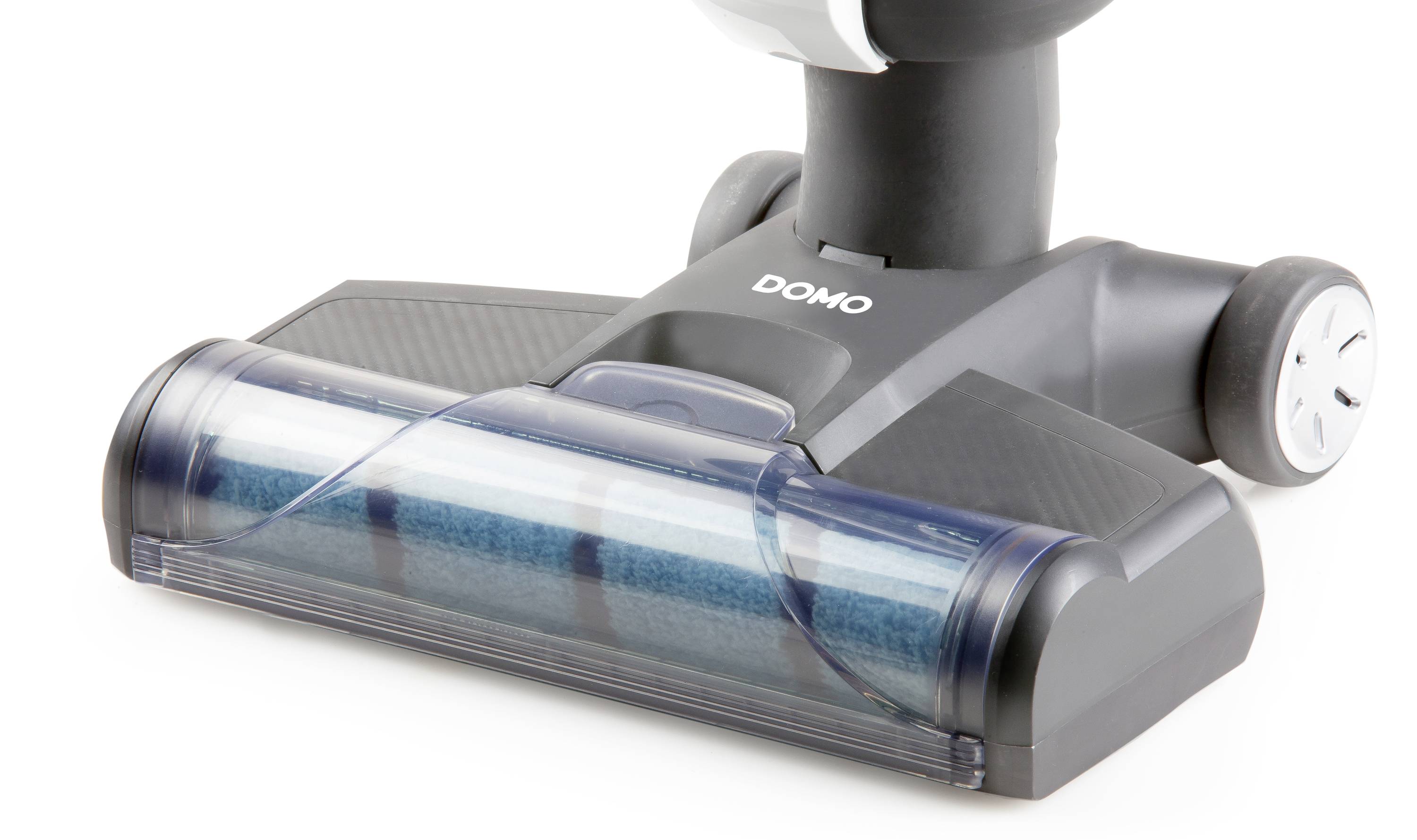 Aspirateur avec brosse à rouleau bleue sur fond blanc. Nettoyage, appareil ménager.