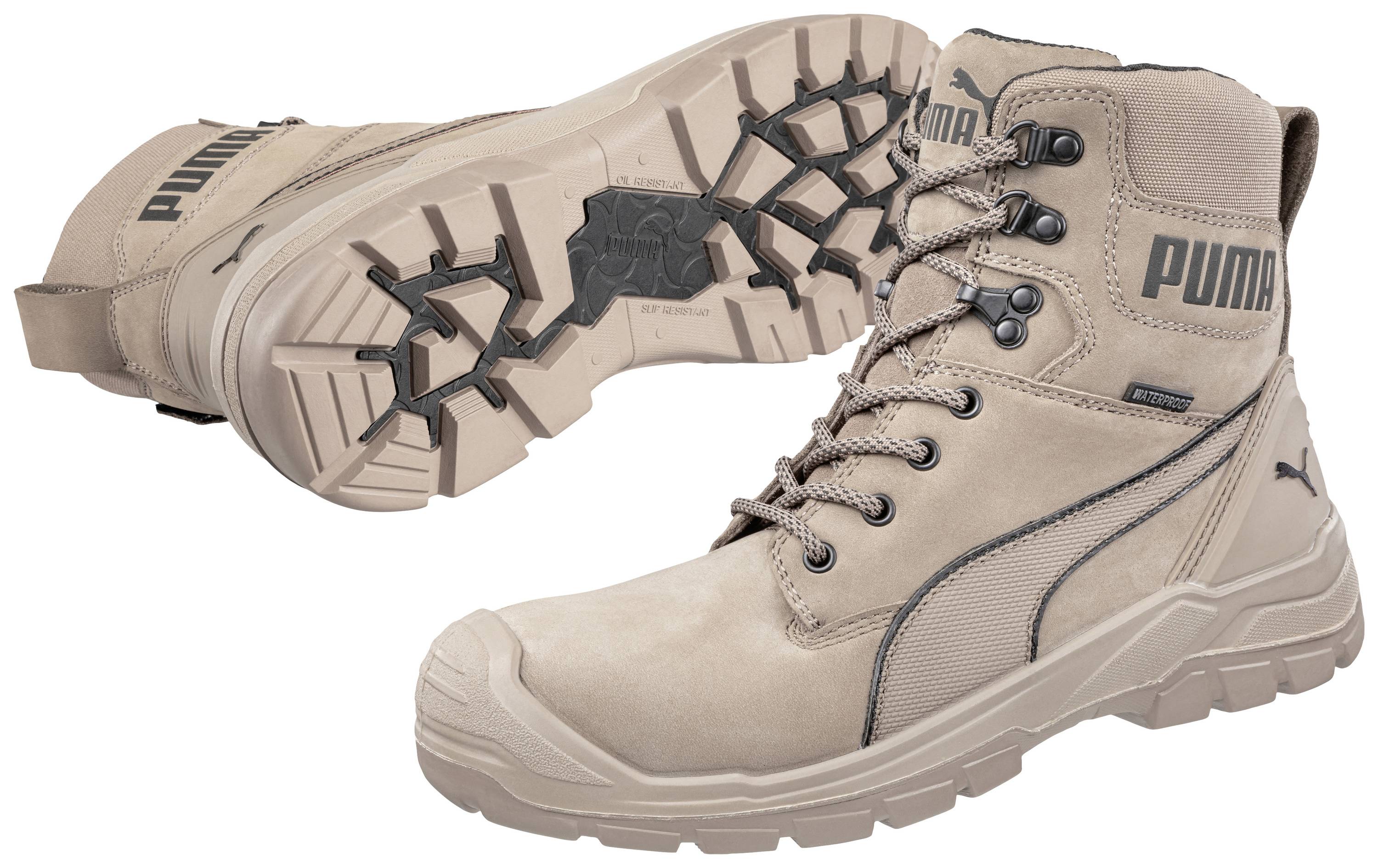Deux bottes beiges de Puma avec semelle antidérapante et lacets, adaptées aux activités de plein air.