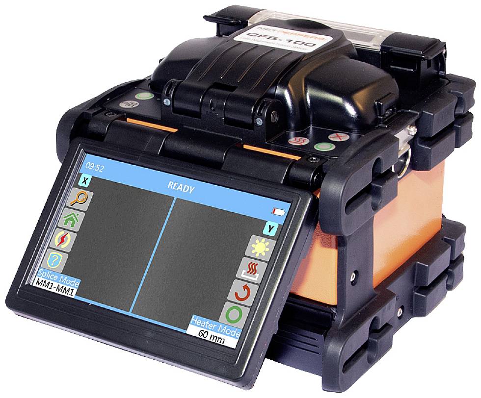 Un appareil de soudure avec un affichage numérique montre les modes de fonctionnement et les paramètres. L'appareil a une construction robuste et des fonctions de connexion de fibre optique.