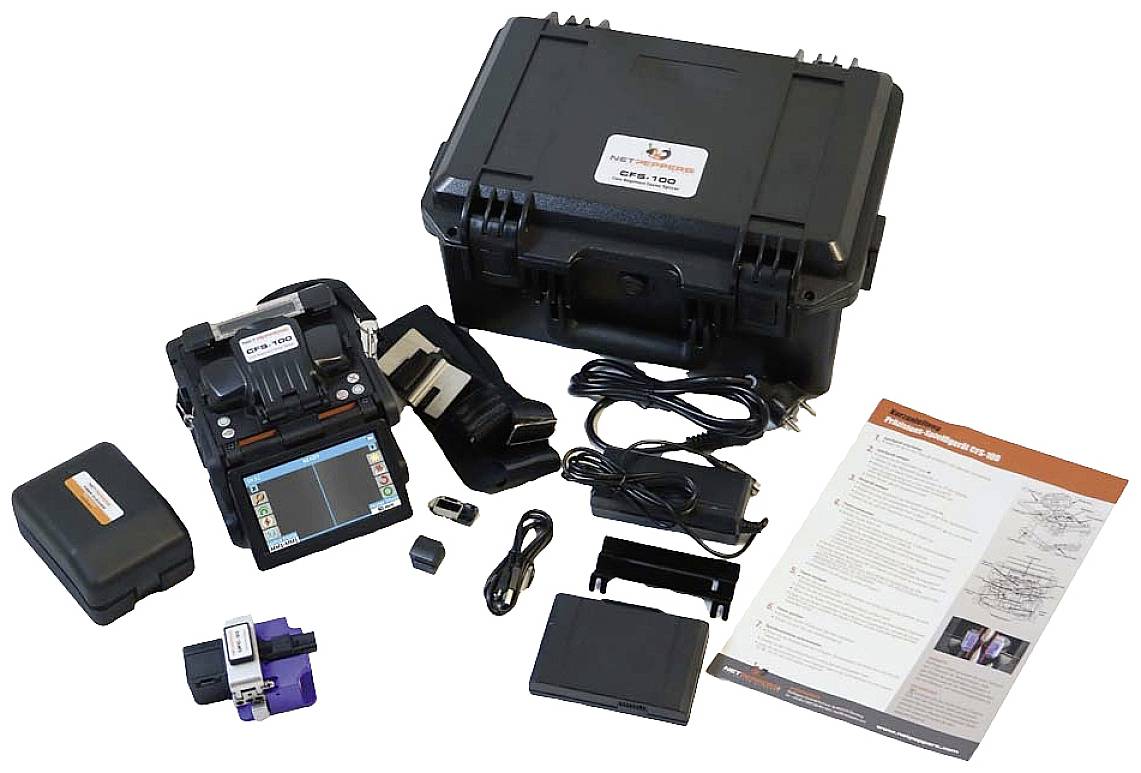 Épisseur de fibres optiques portable avec accessoires : mallette de protection, câbles, adaptateurs et manuel sur une table. Idéal pour l'installation de fibres optiques.