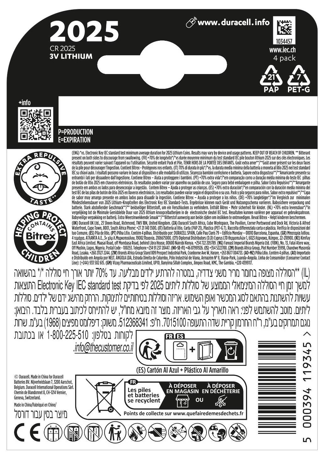 Die Rückseite einer Duracell 2025 3V Lithiumbatterie-Verpackung mit Sicherheitssymbolen, Recyclinginformationen und Text in verschiedenen Sprachen.