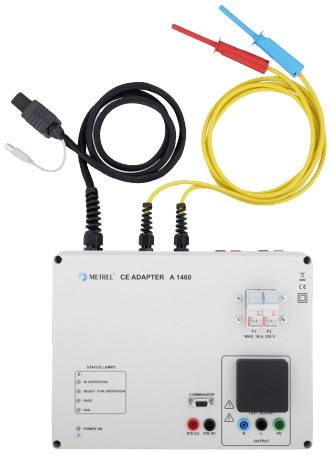 Un adaptateur CE avec des câbles et des connecteurs. Inscription 'METREL CE Adapter A 1460'. Adapté pour les mesures et tests électriques.