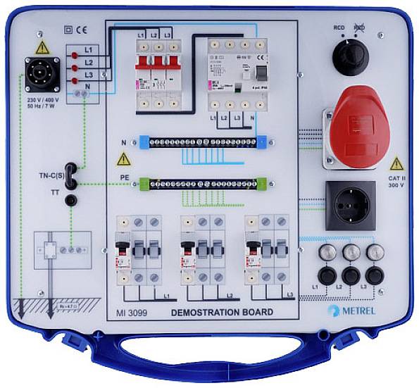 Tableau de démonstration pour essais électriques avec différentes connexions de commutation et de branchement.