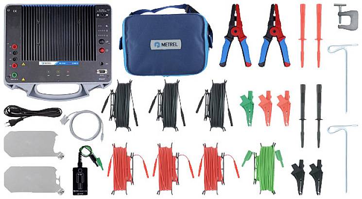 Ensemble d'installation et de test électrique avec appareil de mesure, câbles, pinces, sacoche de transport et accessoires. Adapté aux applications professionnelles.
