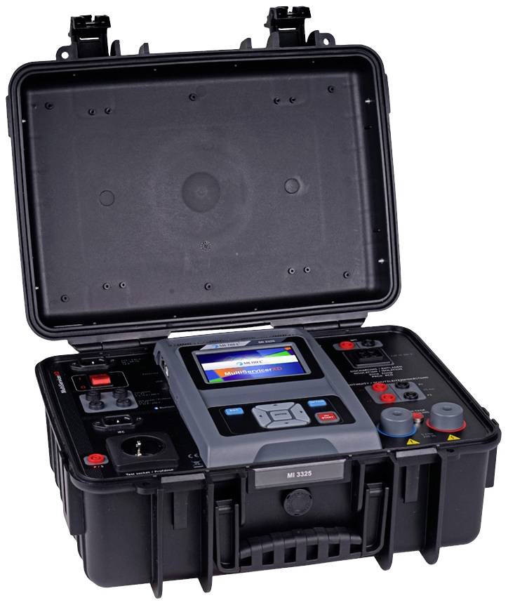 Une valise ouverte contenant un appareil de mesure électrique portable avec un affichage numérique et des commandes. Adapté pour les mesures sur le terrain.