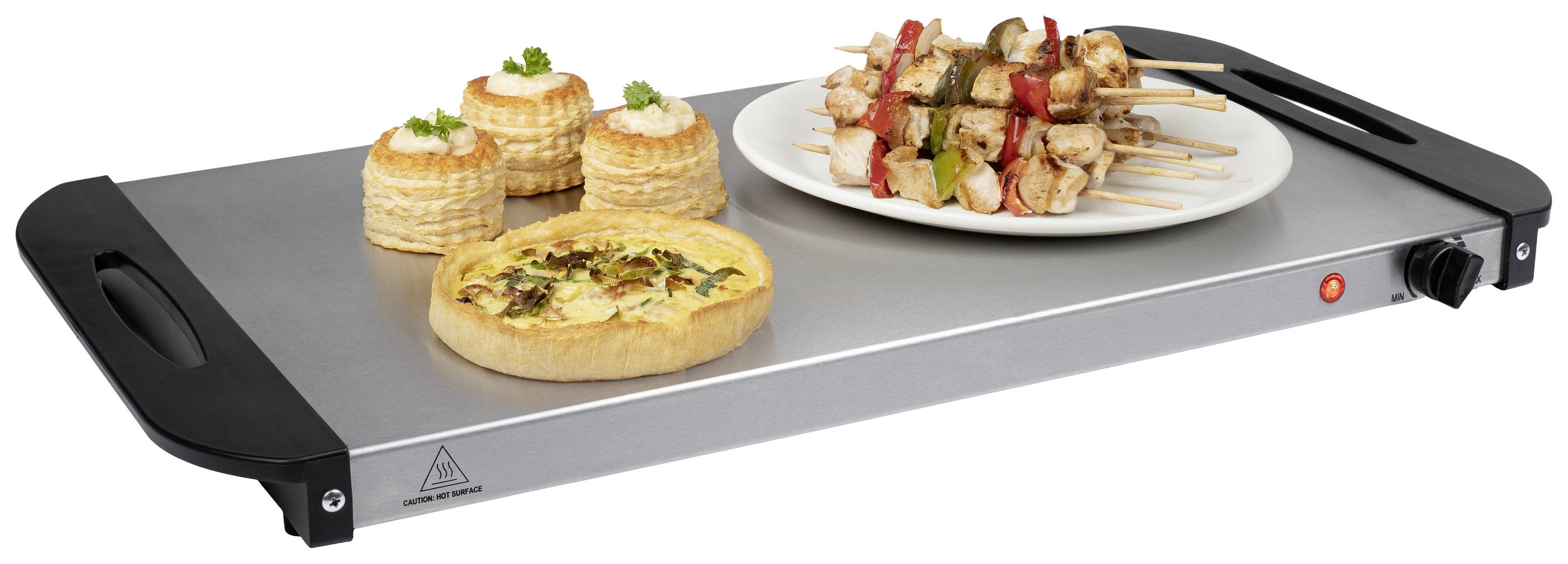 Plat de service avec molette de réglage et deux poignées. Dessus se trouvent une quiche, des tartelettes feuilletées et une assiette avec des brochettes grillées.