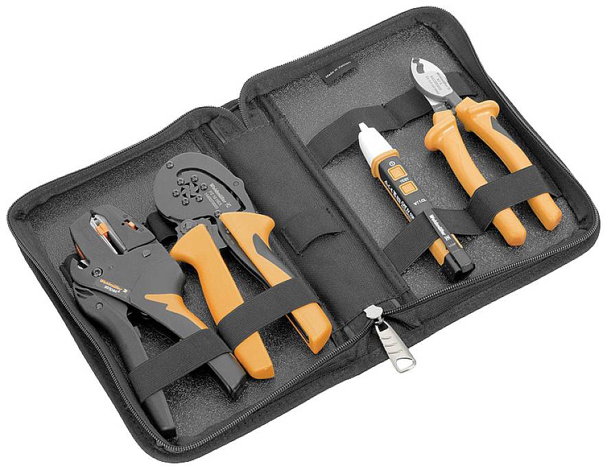 Ensemble d'outils avec des poignées oranges dans un sac noir, composé de trois pinces et d'un petit flacon de lubrifiant.