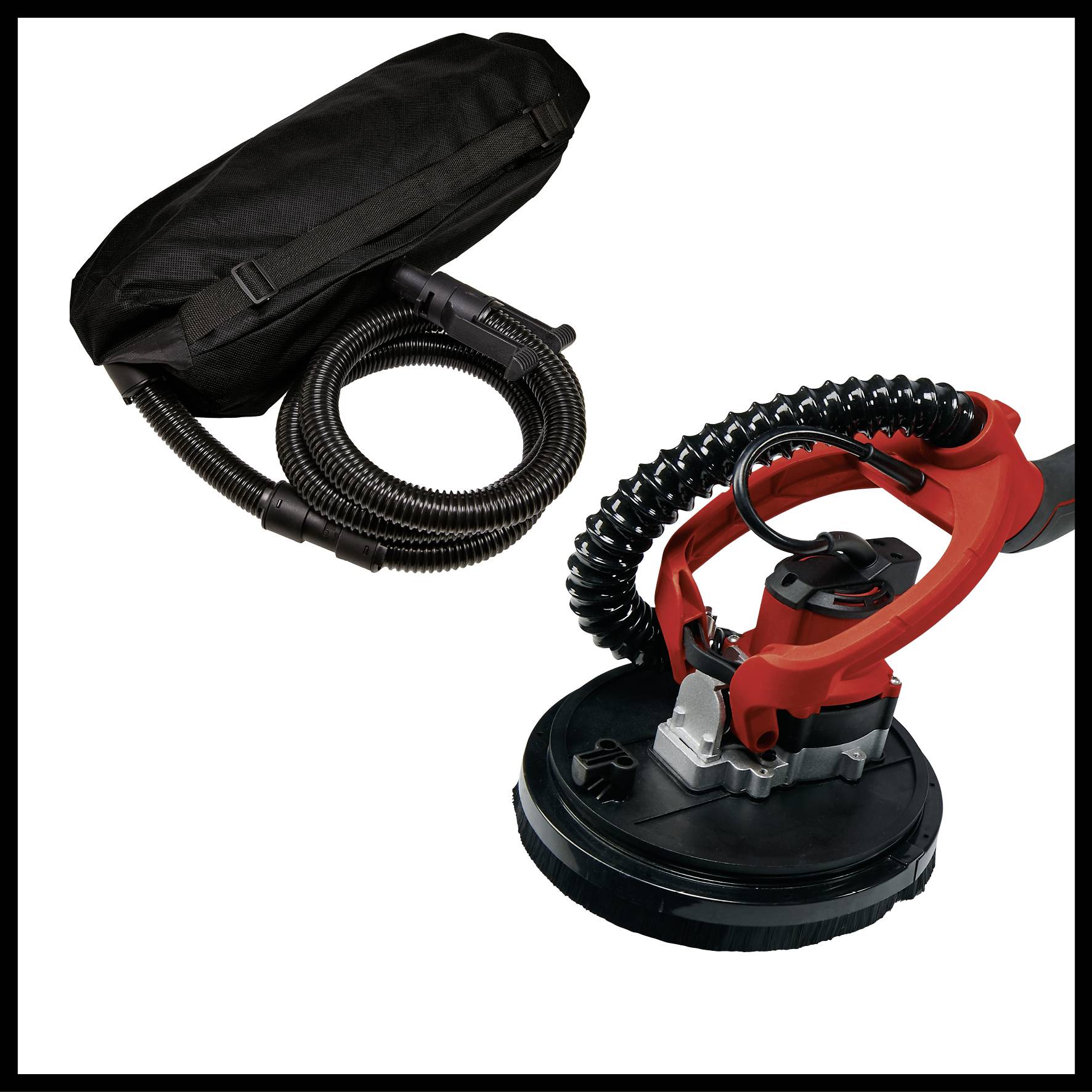 Un ponceuse rouge pour plaque de plâtre, équipée d'un tuyau flexible, est présentée à côté d'un sac de transport noir.