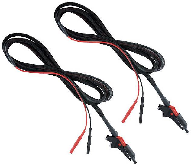 Deux câbles noirs avec des connecteurs et des pinces rouges, souvent utilisés dans le domaine automobile pour les démarrages de batterie.