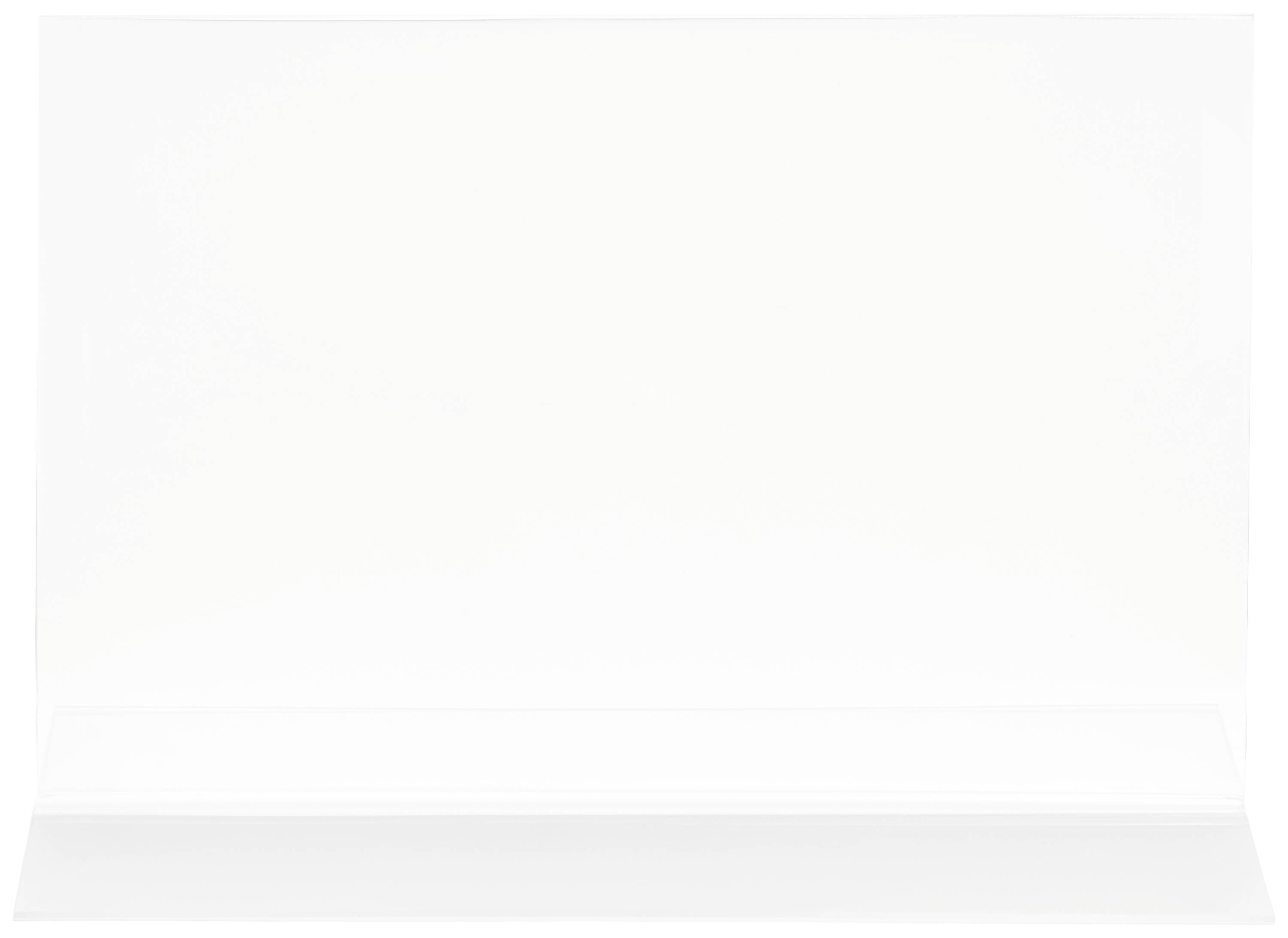 Un support de présentation en acrylique transparent et vide, posé sur une table, prêt à présenter un panneau ou une information.