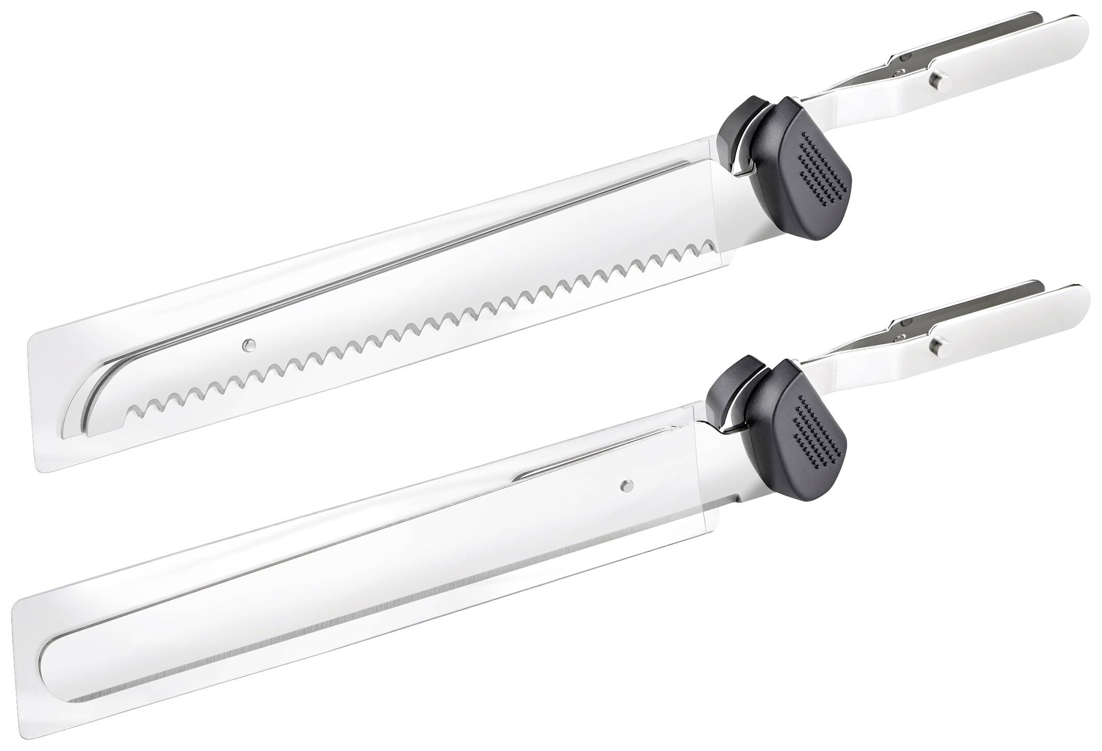 Deux couteaux électriques argentés avec des manches noirs, disposés l'un sur l'autre. Ils possèdent des lames dentelées pour la coupe.