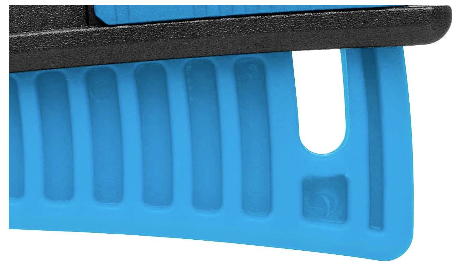Une poignée en plastique bleu nervurée avec une découpe rectangulaire à côté d'une partie supérieure noire, probablement provenant d'un outil.