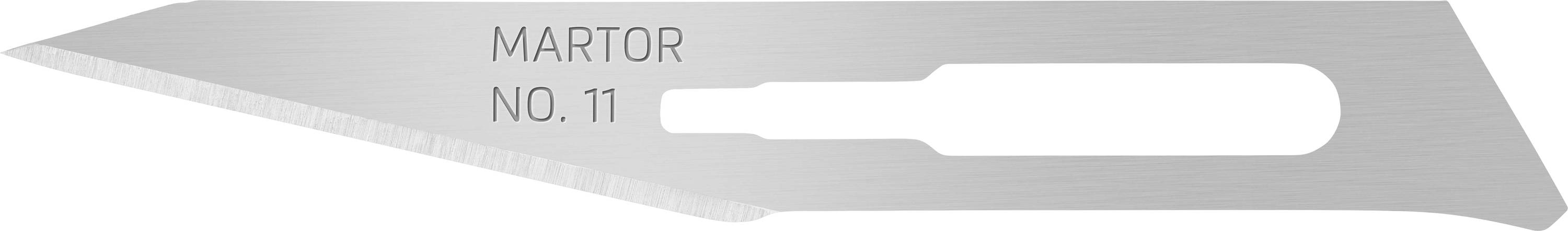 Une lame de scalpel chirurgical portant l'inscription 'MARTOR NO. 11', adaptée pour des travaux de coupe précis.