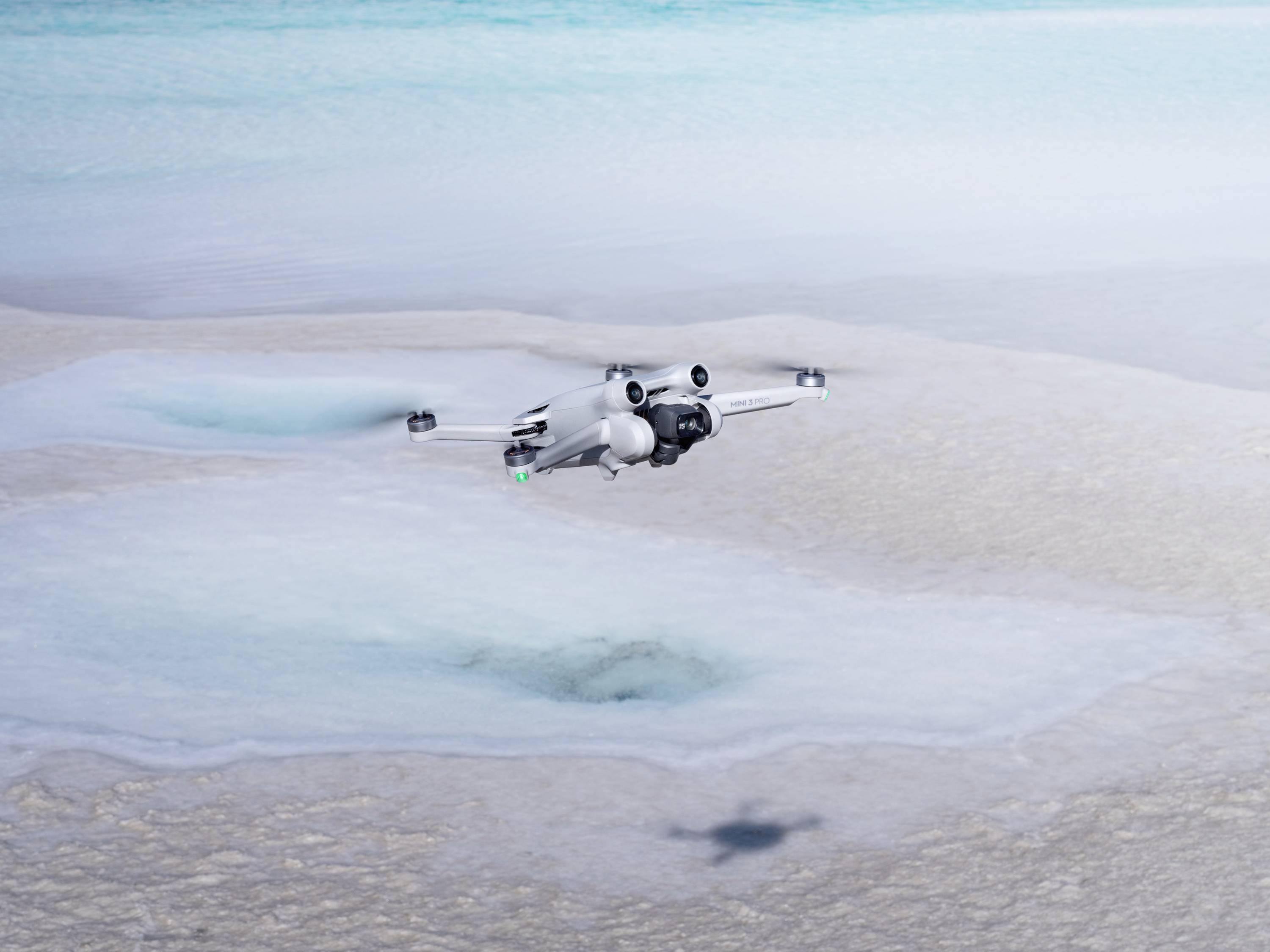 DJI Mini 3 Pro avec Smart Controller Drone quadricoptère prêt à voler (RtF) prises de vue aériennes gris clair