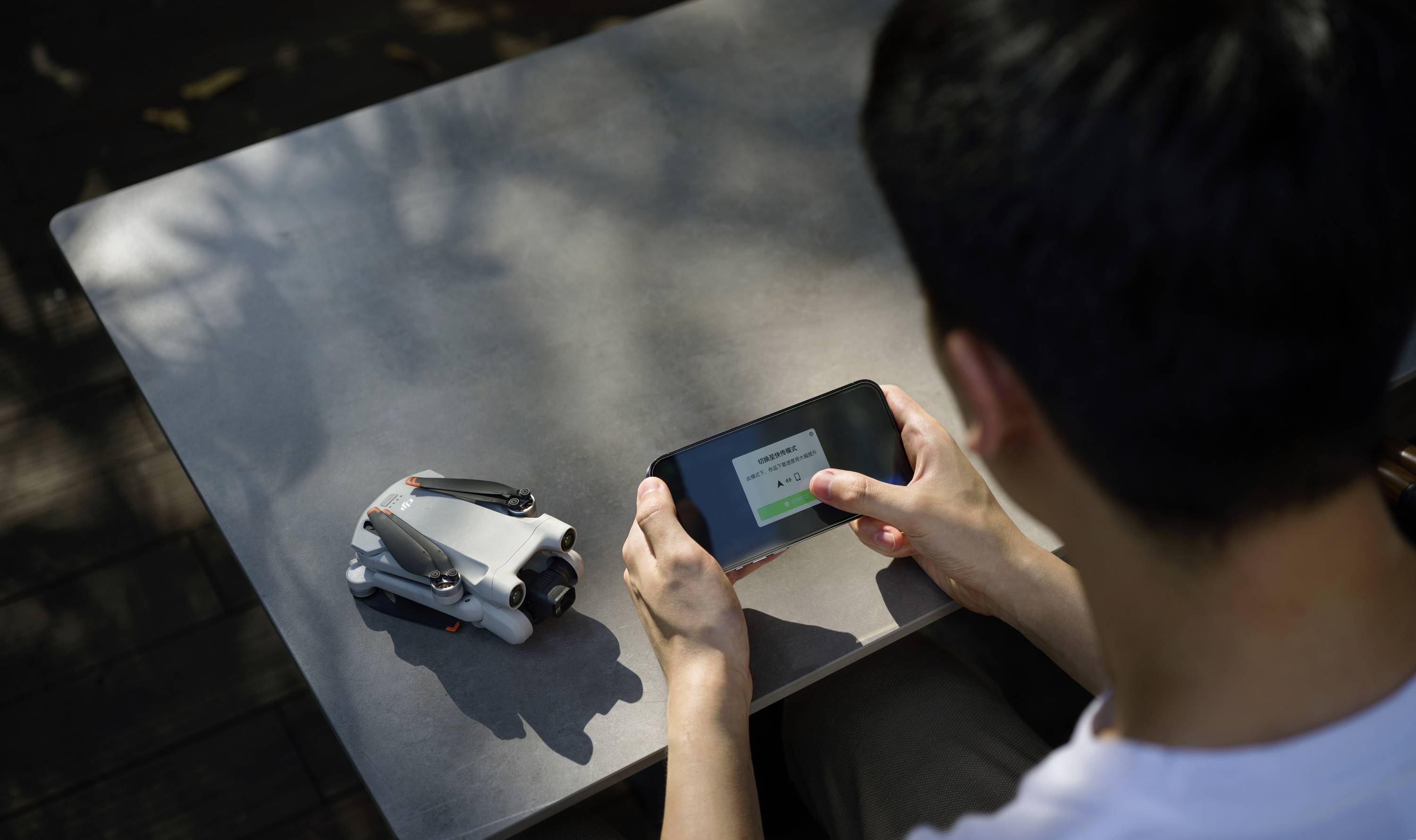 DJI Mini 3 Pro avec Smart Controller Drone quadricoptère prêt à voler (RtF) prises de vue aériennes gris clair