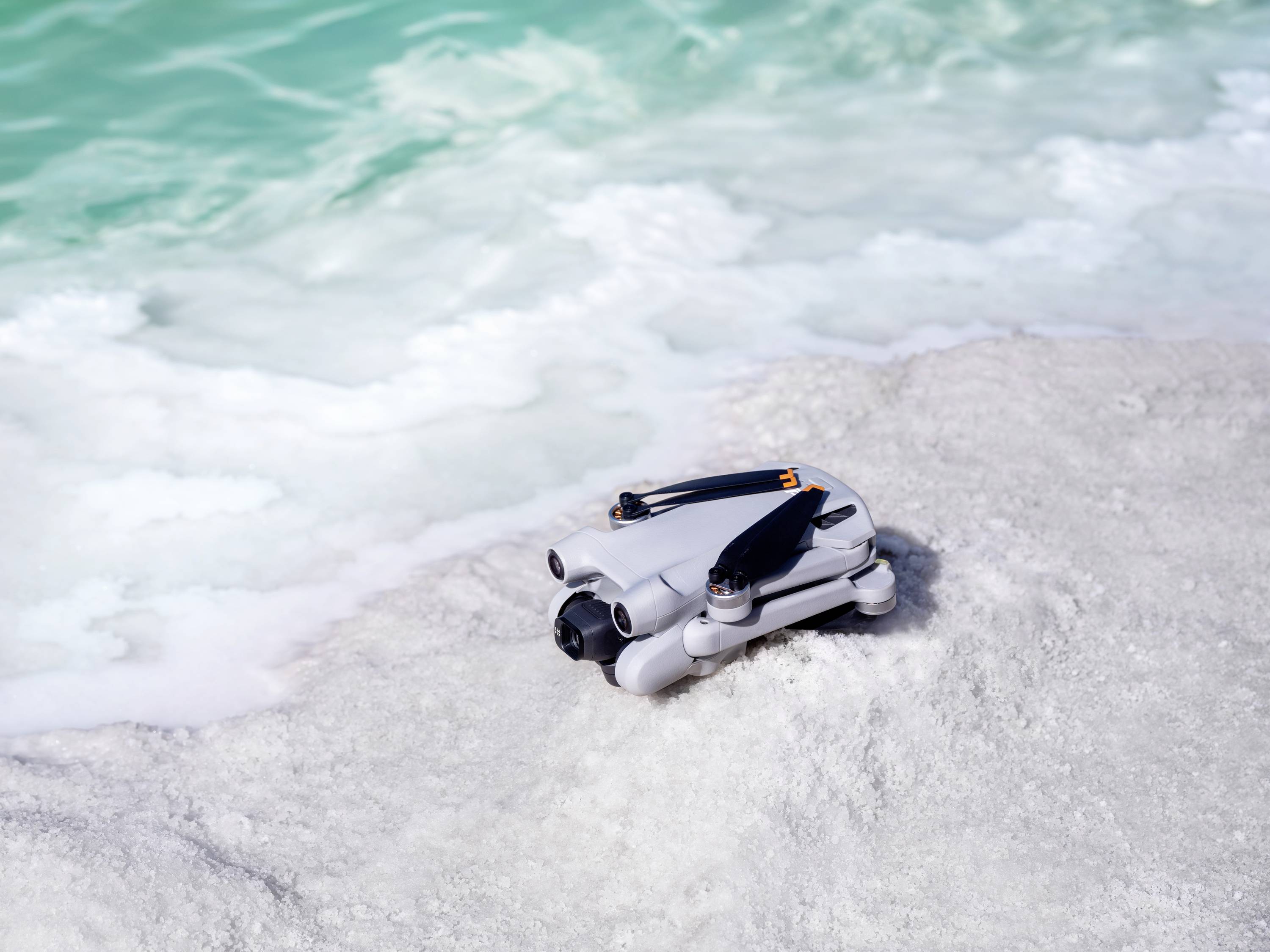 DJI Mini 3 Pro avec Smart Controller Drone quadricoptère prêt à voler (RtF) prises de vue aériennes gris clair