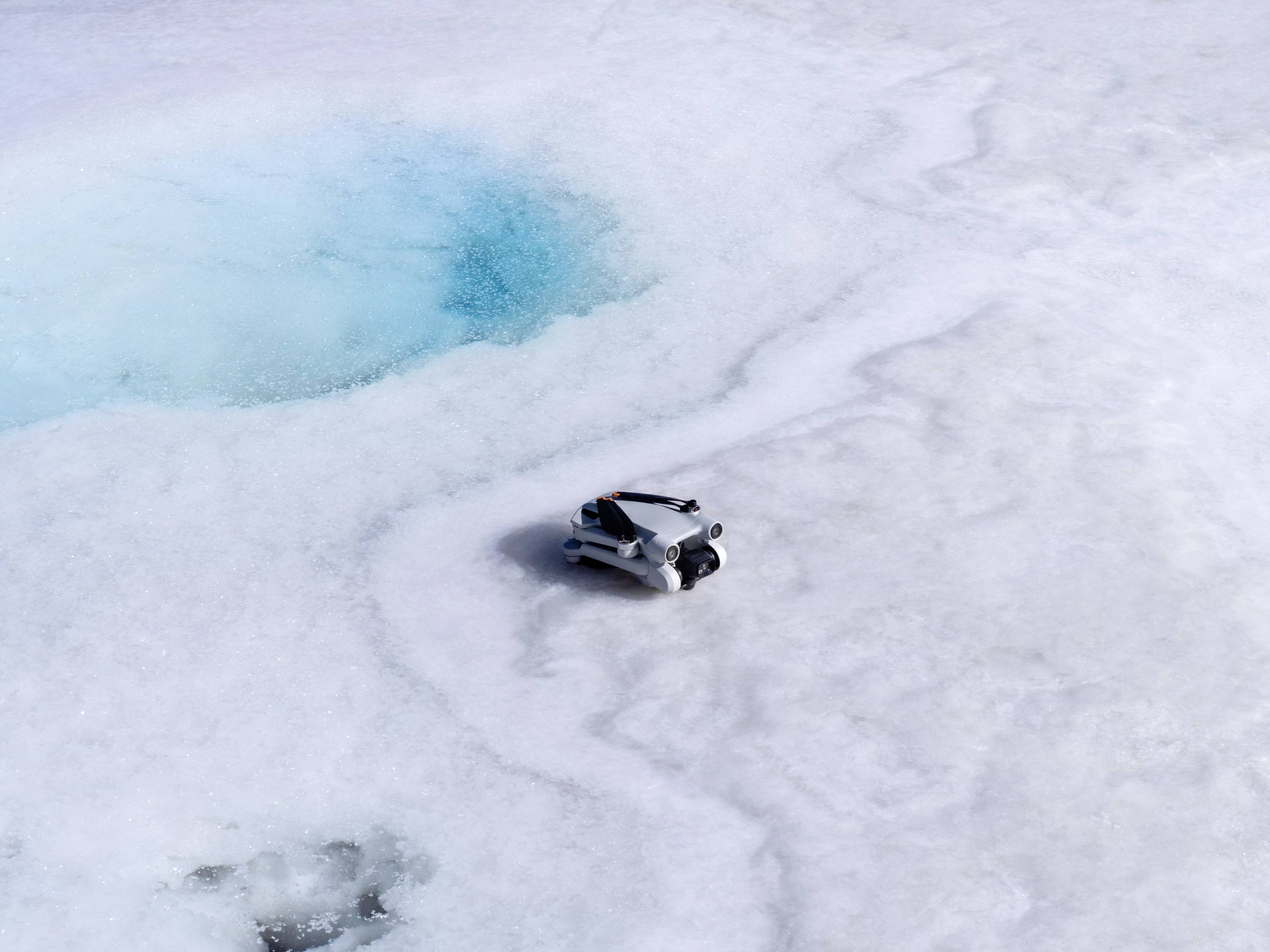 DJI Mini 3 Pro avec Smart Controller Drone quadricoptère prêt à voler (RtF) prises de vue aériennes gris clair