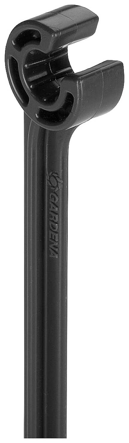Longue tige de support en plastique noir avec support strié en haut. Nom de marque 'Gardena' sur le côté de la tige.