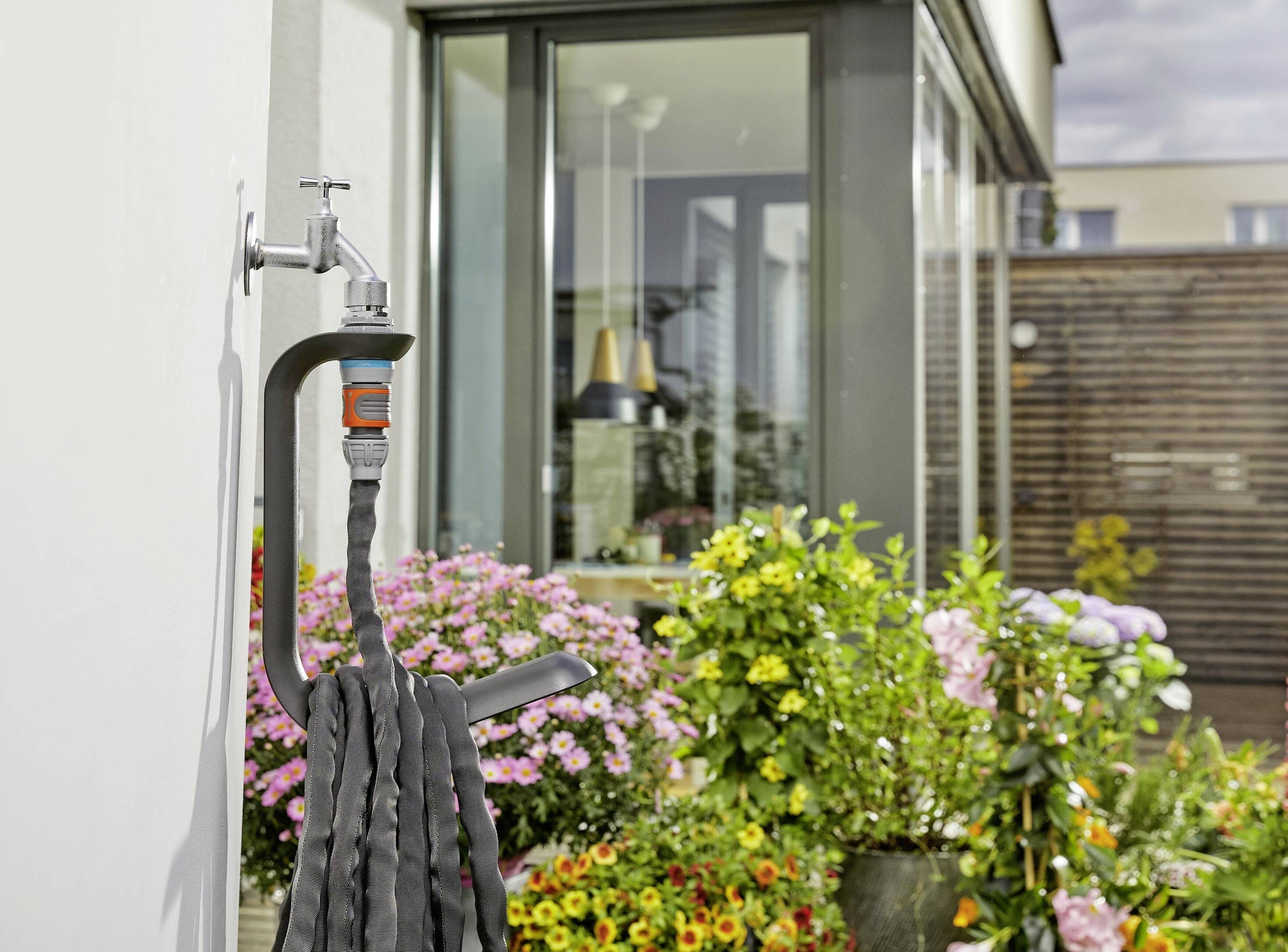 GARDENA 18590-20 Liano™ TapFix Porte-tuyau mural 1 pc(s) noir, gris