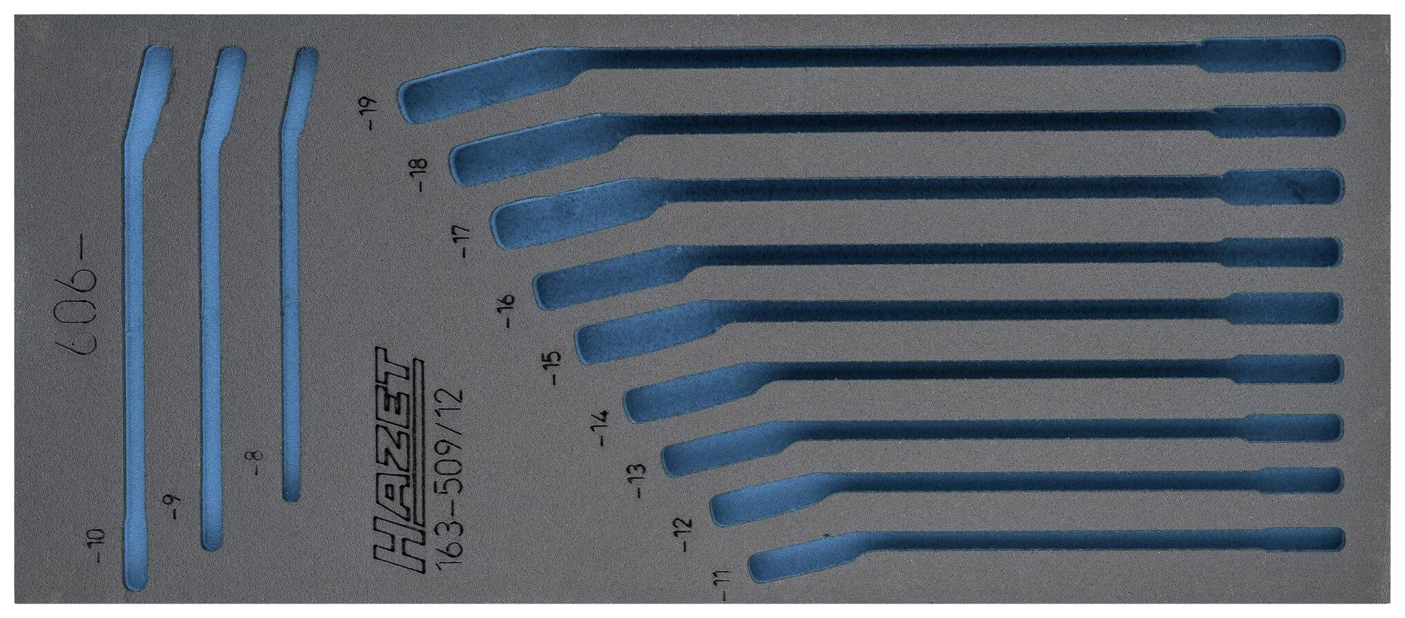 'Ensemble d'outils bleu avec seize compartiments pour outils à tige. Numérotés de 6 à 19, marque : Hazet.'