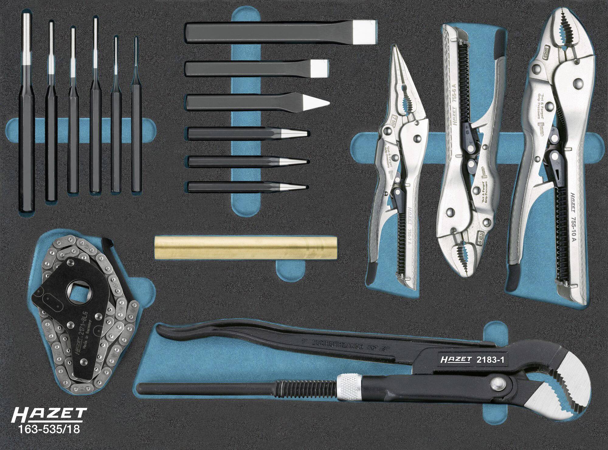 Un ensemble d'outils Hazet comprenant des pinces, des tournevis et d'autres outils manuels dans un compartiment bien rangé, garni de mousse.
