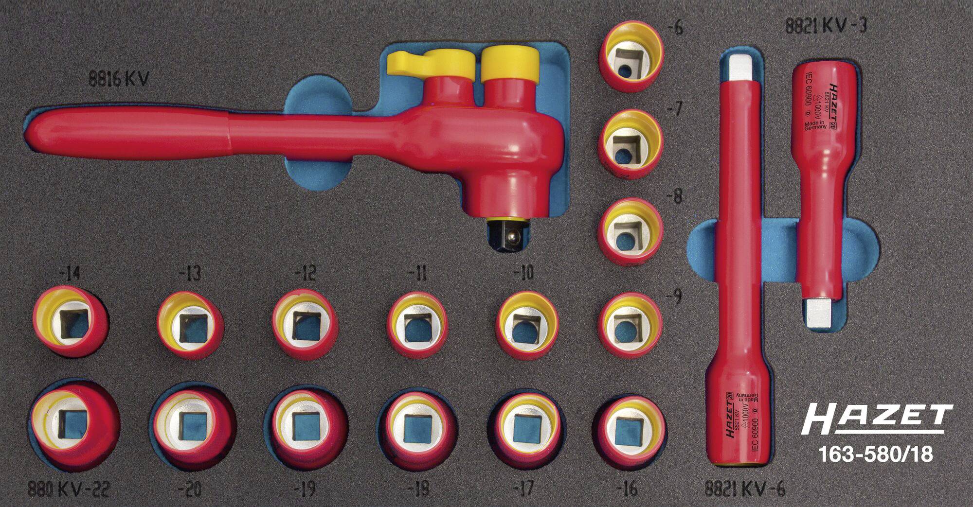 Ensemble d'outils avec clés isolées rouges et douilles dans un insert en mousse de Hazet, numéro de modèle 163-580/18.