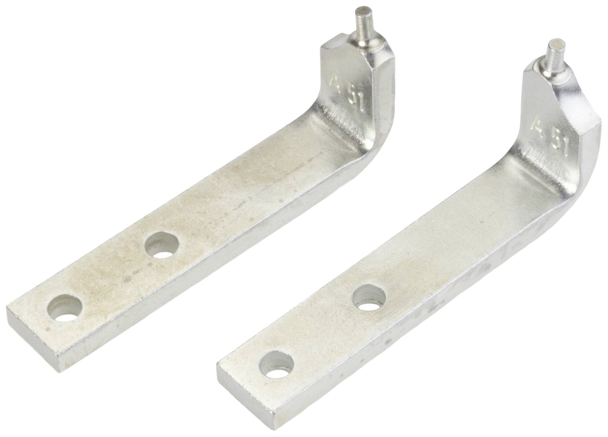Zwei silberne Metallwinkel mit je zwei Löchern auf der flachen Seite und einem kleinen Pin auf der aufrechten Seite.