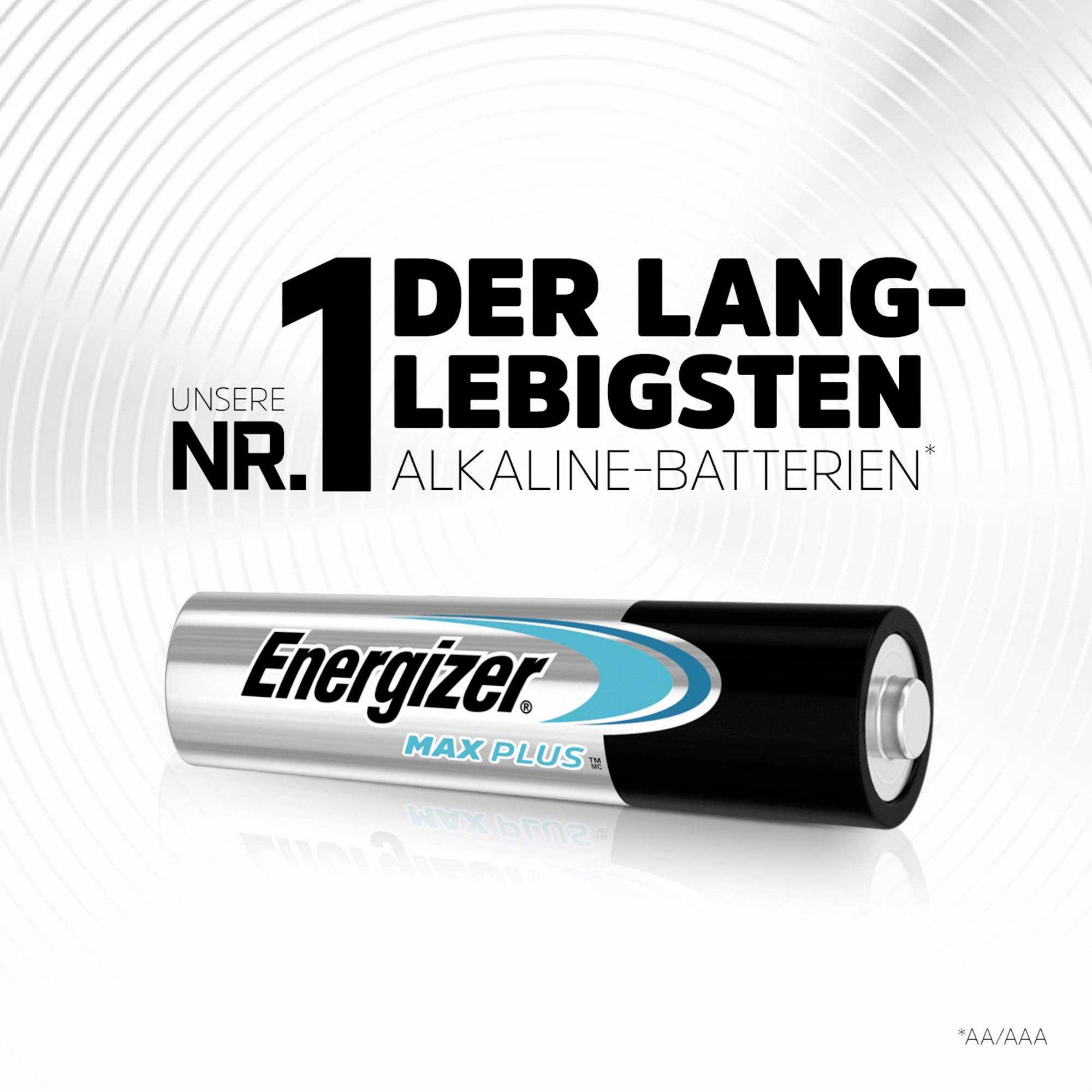 Voici « Energizer Max Plus Batterie » devant un fond argenté avec l'inscription « DES PILES ALCALINES LES PLUS DURABLES » en lettres majuscules.