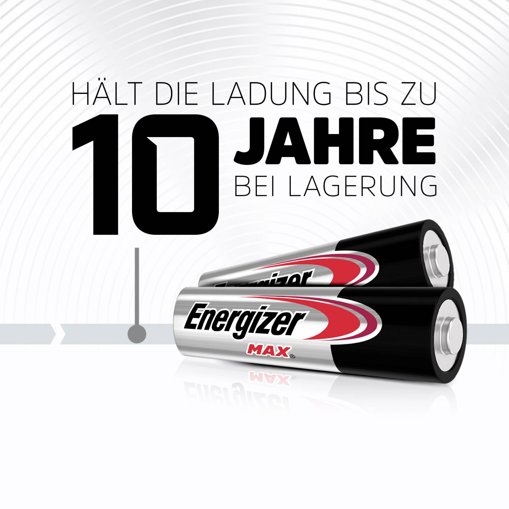 Deux piles Energizer Max portant l'inscription : 'Conserve sa charge jusqu'à 10 ans en stockage' sur un fond gris clair.