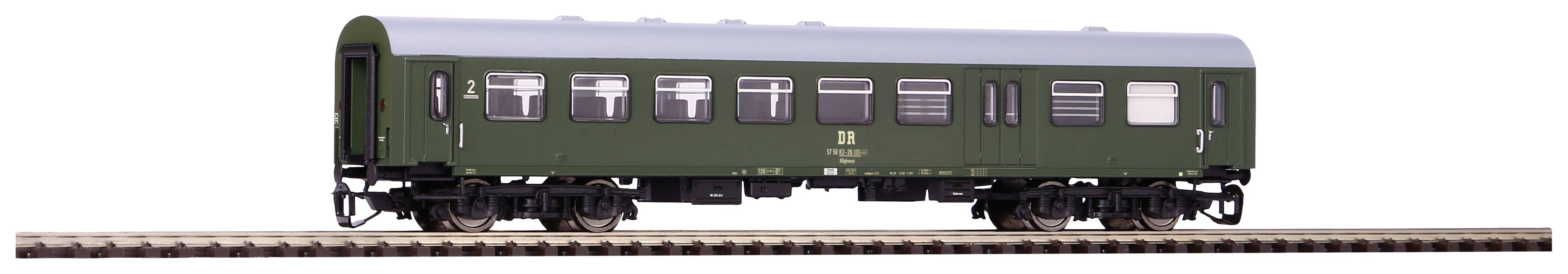 Un wagon de passagers vert pour train miniature, posé sur un rail, avec des fenêtres et des portes détaillées, vu de côté.