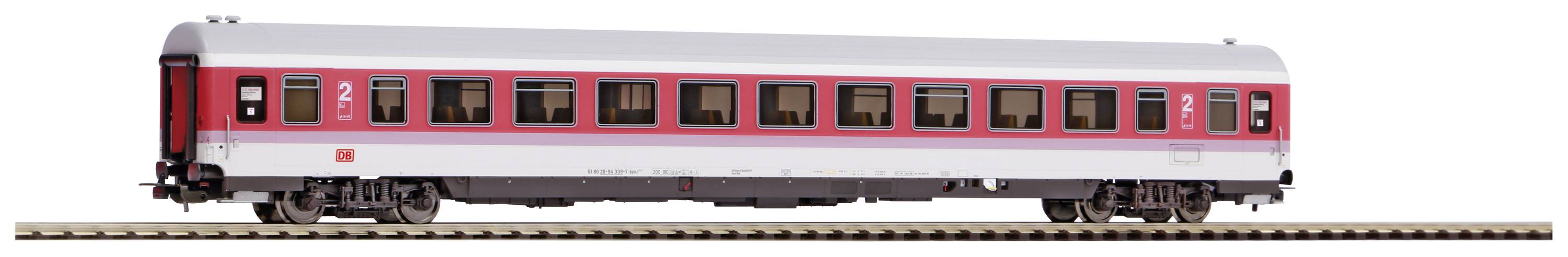 Une voiture de train rouge et grise sur une voie ferrée. La voiture dispose de nombreuses fenêtres et porte le numéro blanc '2' sur son flanc.