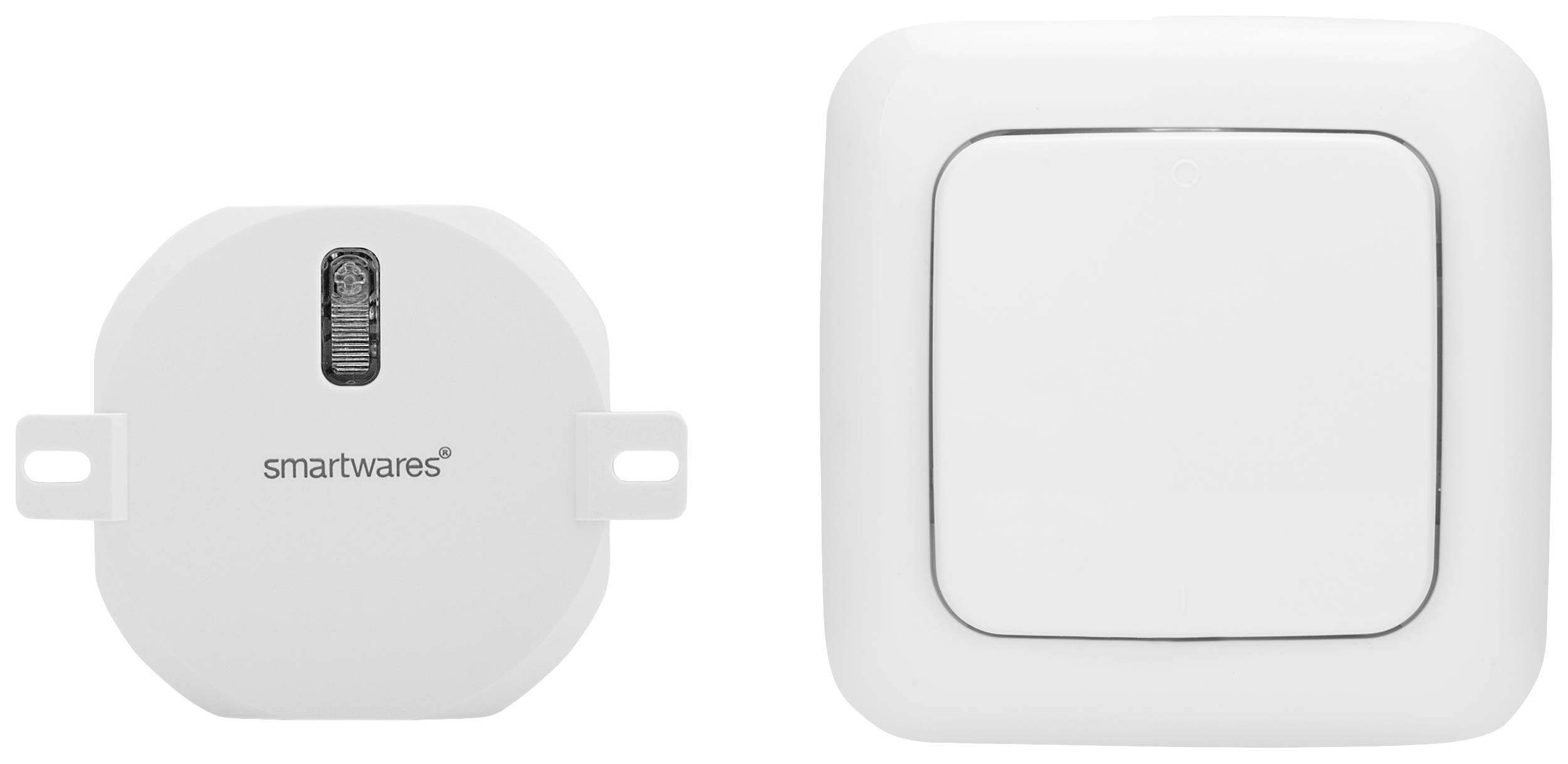 Un interrupteur et récepteur radio sans fil de Smartwares. À gauche se trouve le récepteur rectangulaire, à droite l'interrupteur carré.
