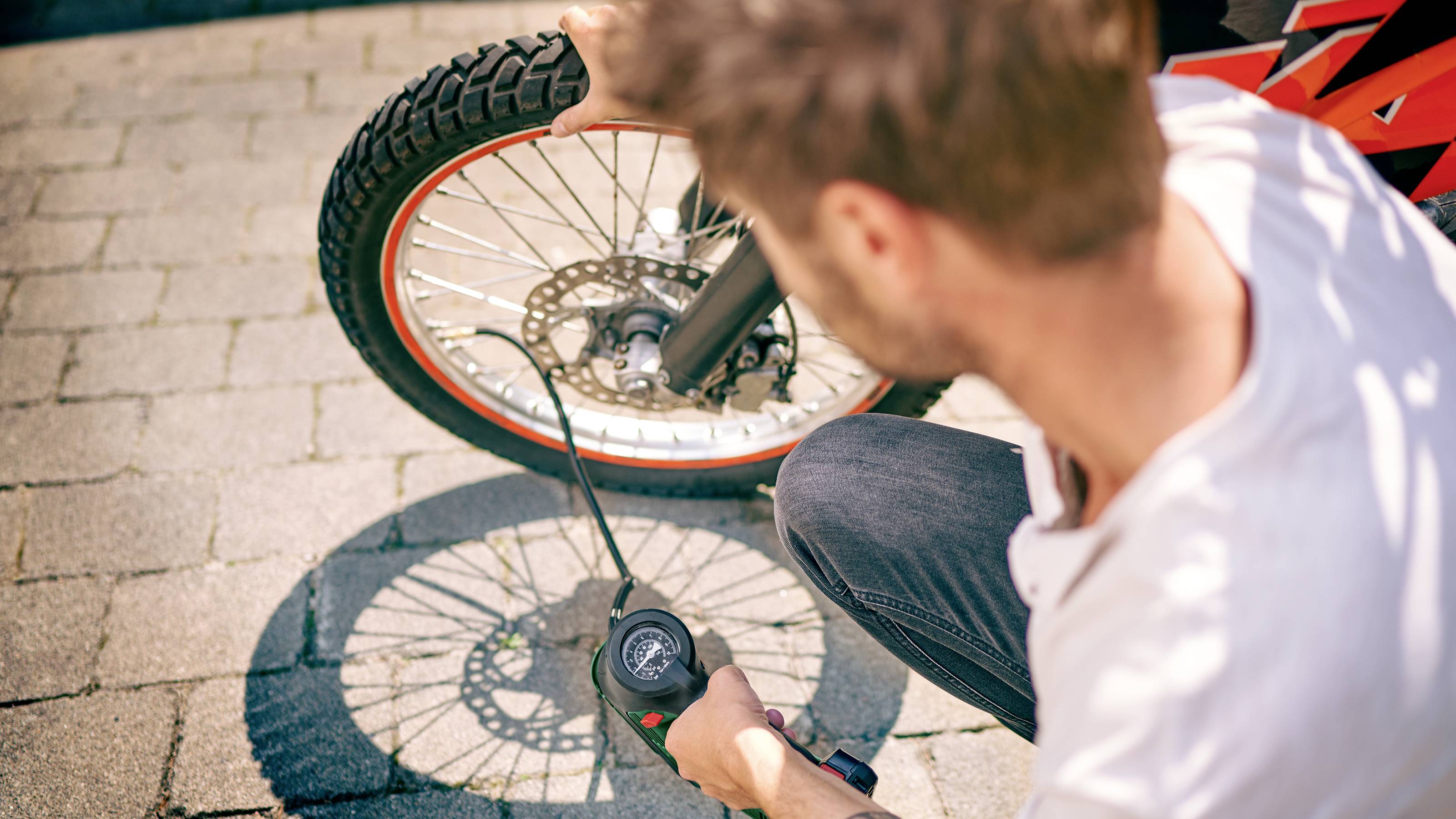 Bosch Home and Garden Pompe à air comprimé UniversalPump 18V 10.3 bar