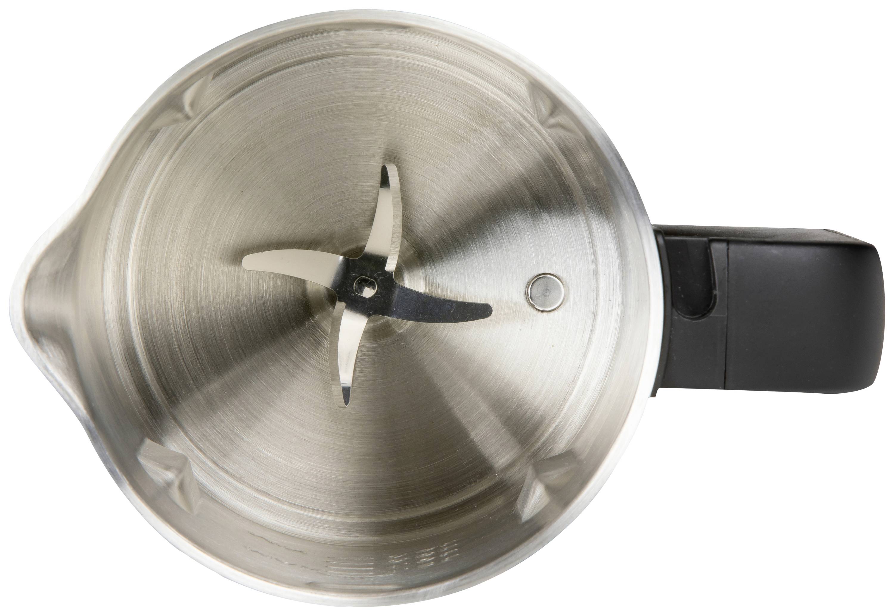 Une vue de dessus d'un récipient de mixeur vide avec des lames tranchantes en acier inoxydable et une poignée noire.