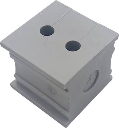 Bloc en plastique gris, de forme cubique, avec deux trous circulaires sur le dessus et des rainures visibles sur les côtés.