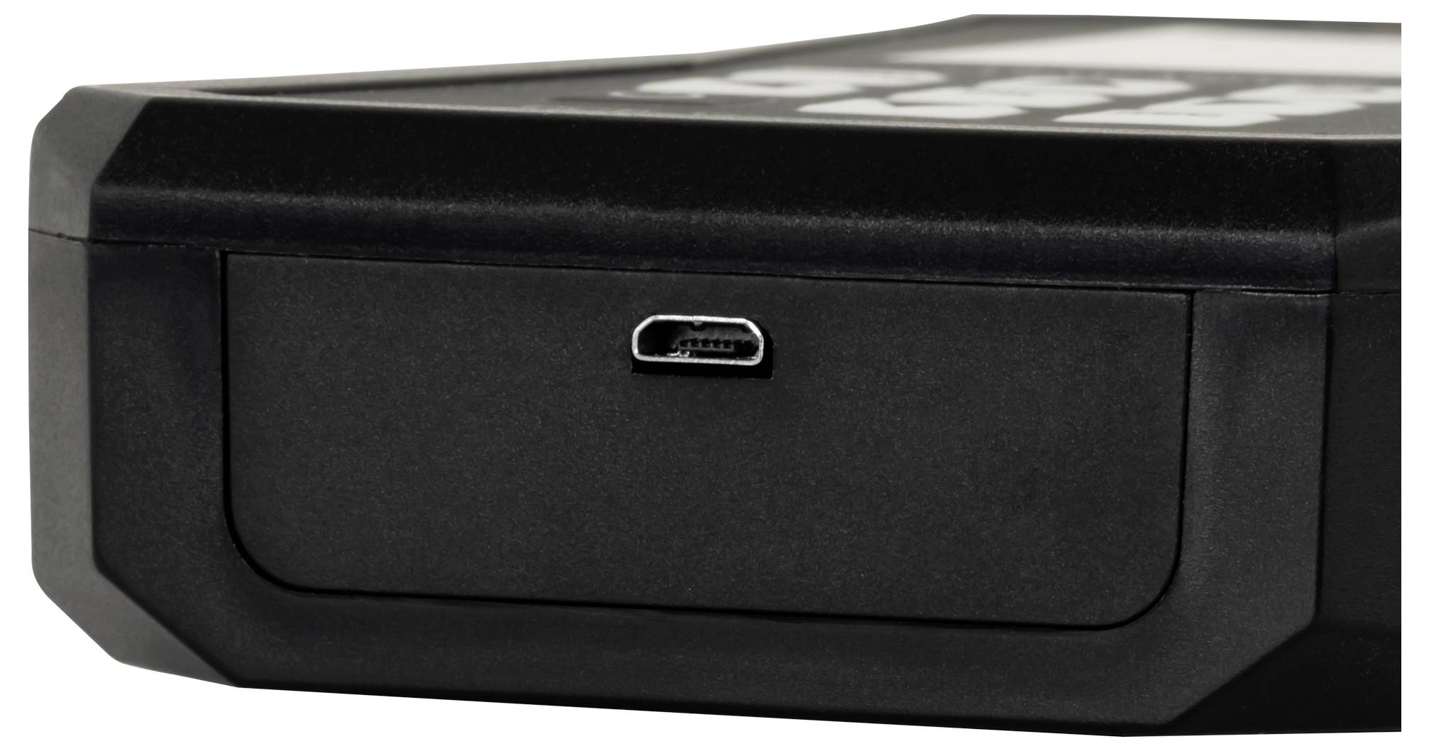 Panneau avant du dispositif noir avec un port USB-C centré sur une petite porte d'accès rectangulaire.