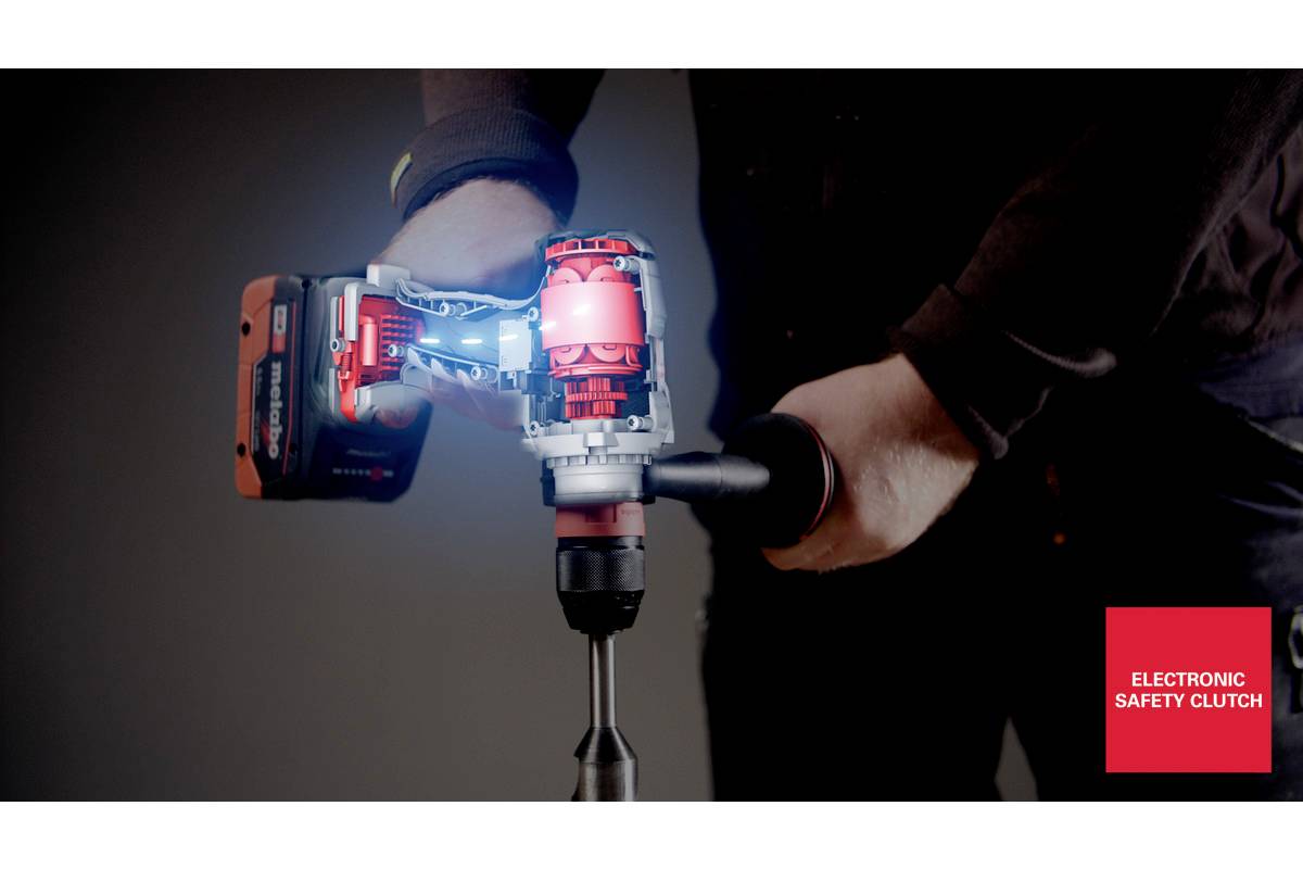Une personne tient une perceuse avec un boîtier transparent et lumineux, révélant ses mécanismes internes. Texte en encadré rouge : « EMBRAYAGE DE SÉCURITÉ ÉLECTRONIQUE ».