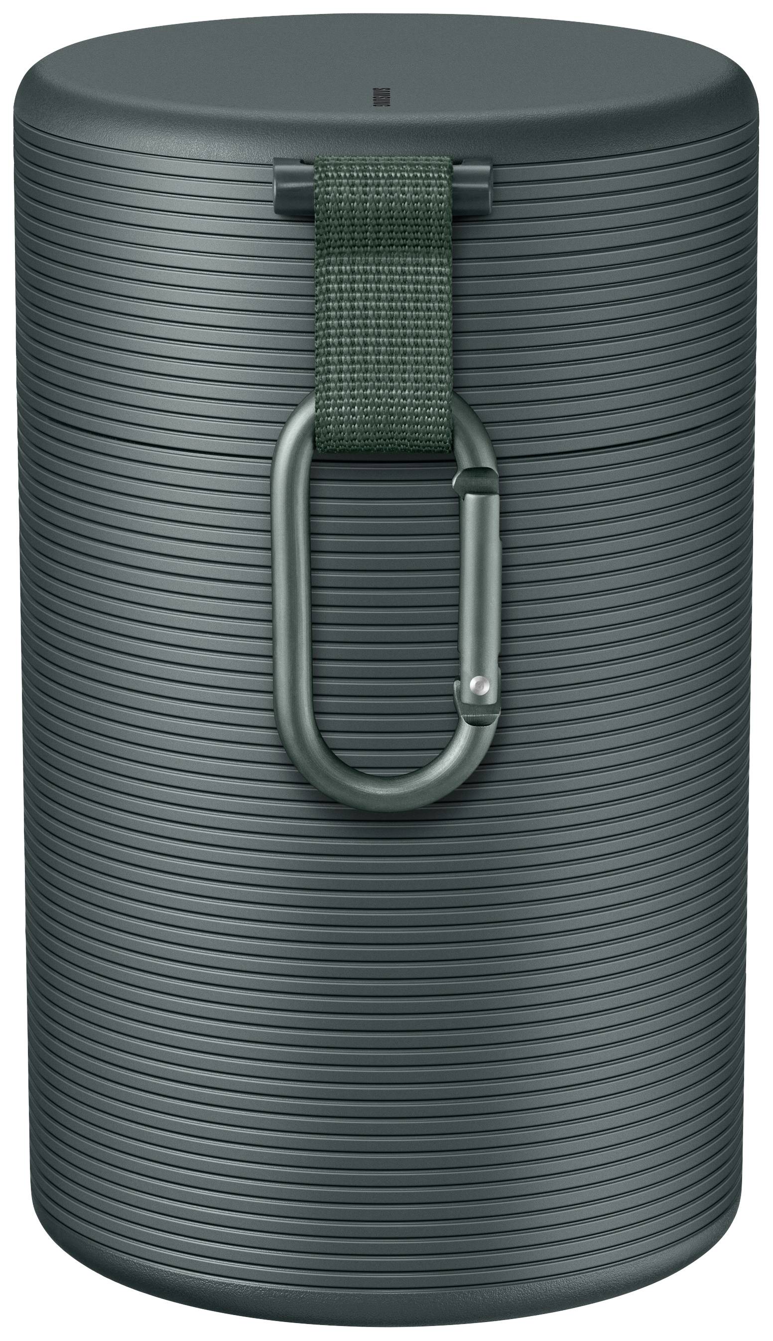Haut-parleur avec rainures verticales, crochet intégré et ruban vert pour suspendre. Design cylindrique en vert foncé.