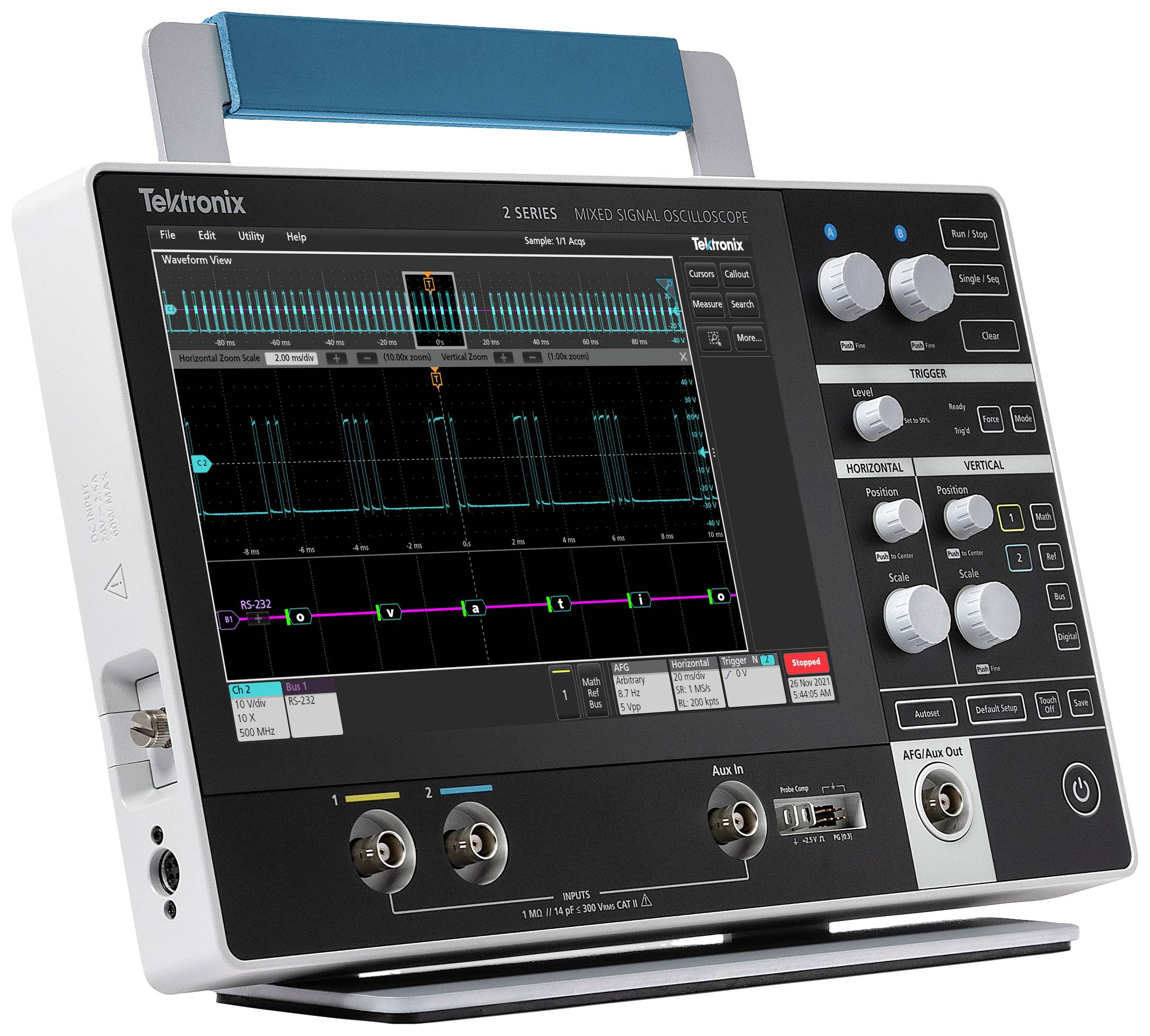 Un oscilloscope numérique avec un écran couleur affiche des formes d'ondes de signaux. Il dispose de plusieurs boutons rotatifs et de connexions sur la face avant.