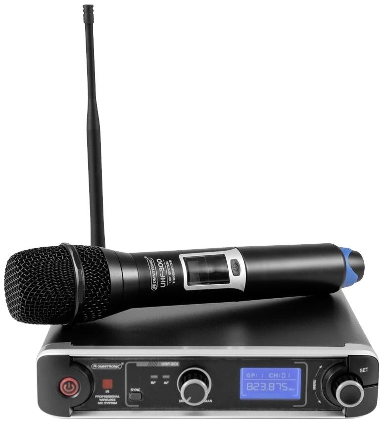 Le microphone est posé sur un récepteur sans fil équipé d'une antenne. Le récepteur affiche un écran numérique avec des informations sur le canal.