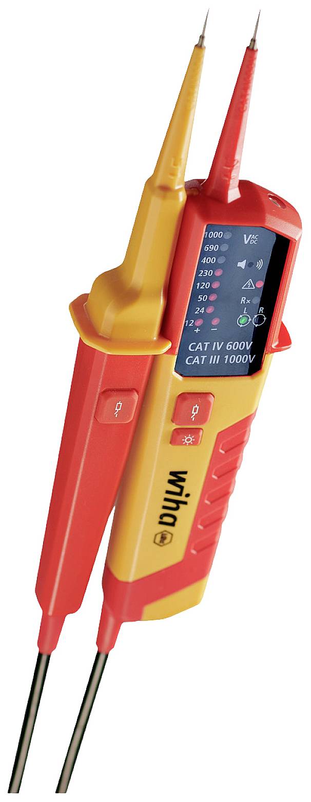 L'image montre un testeur de tension numérique en jaune et rouge avec un affichage indiquant des valeurs de mesure.